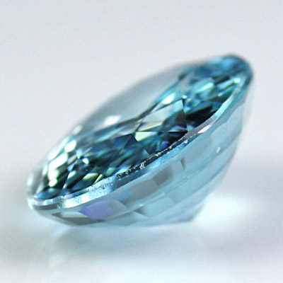 เพทายสีฟ้า (Blue Zircon) 3.41 กะรัต สีหวาน รูปไข่