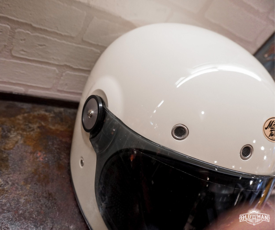  หมวกกันน็อคเต็มใบ Moto twist AP สีขาว (สอบถามก่อนสั่งซื้อ) 