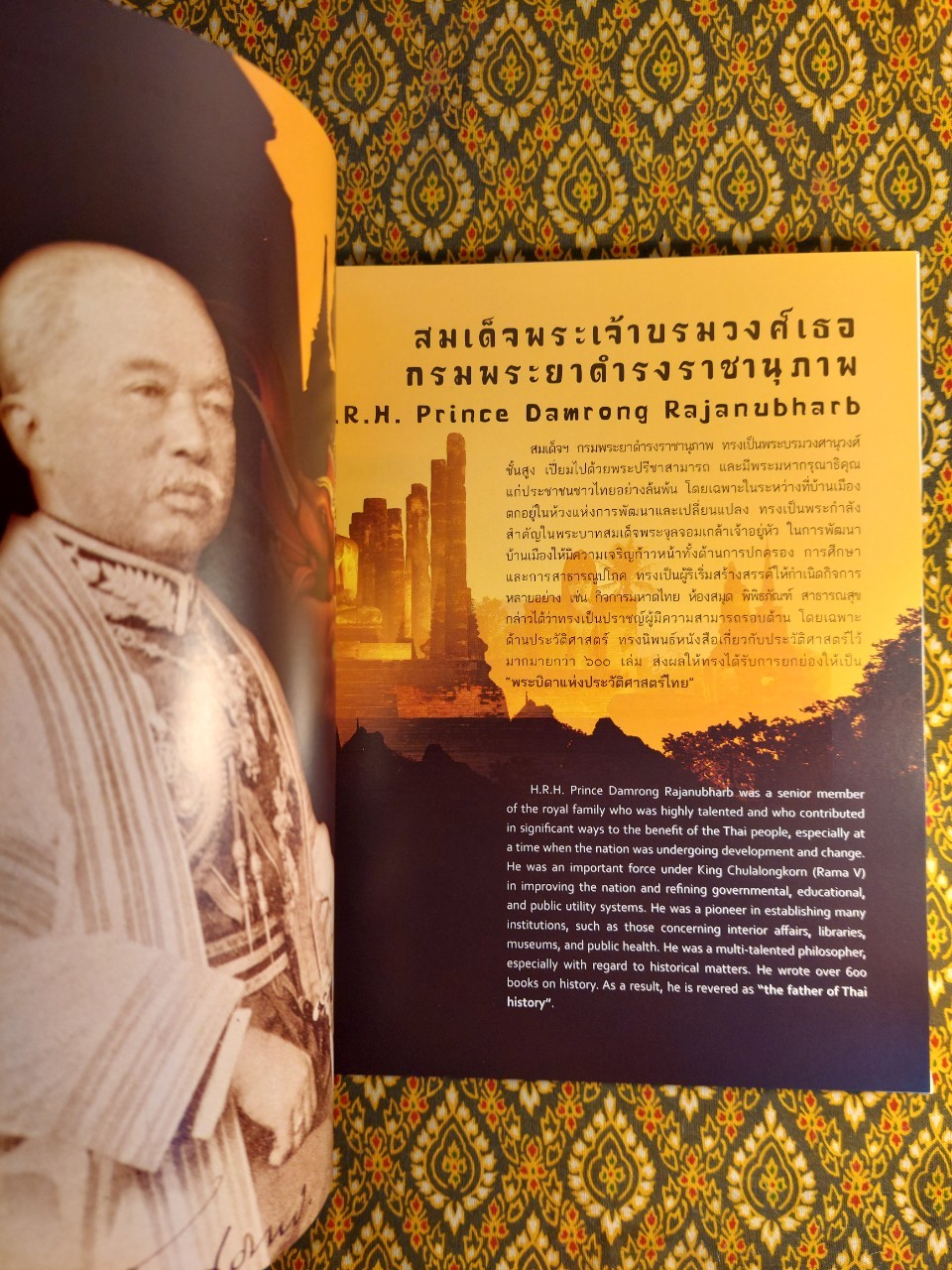 โลกเล่าขานนักประพันธ์ไทย Globally Acclaimed Thai Writers ฉบับสองภาษา ไทย-อังกฤษ