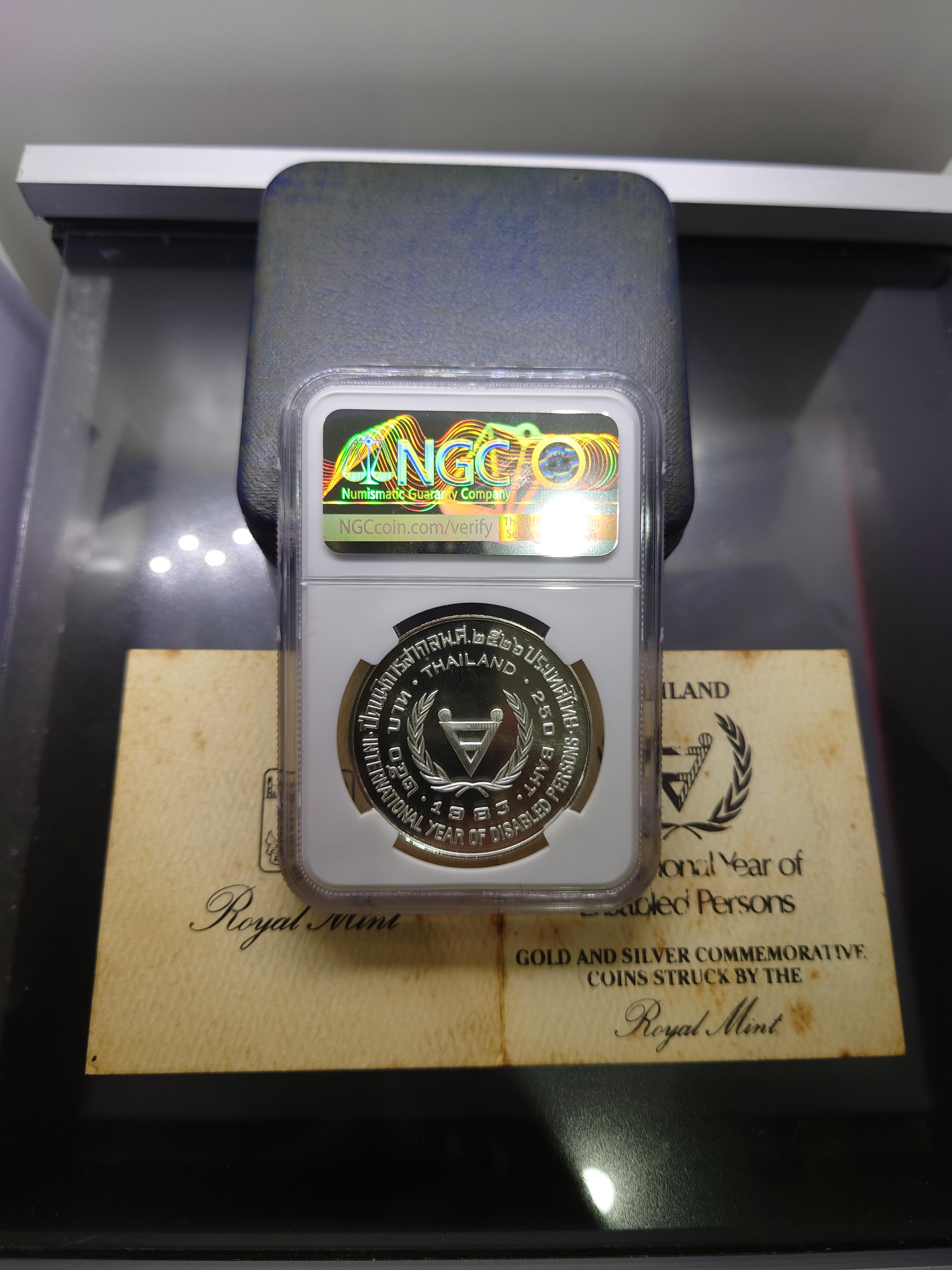เหรียญเกรด เหรียญเงิน 250 บาท ที่ระลึกปีคนพิการสากล MS 64 NGC พ.ศ.2526 พร้อมกล่องเดิม ใบเซอร์ หายาก