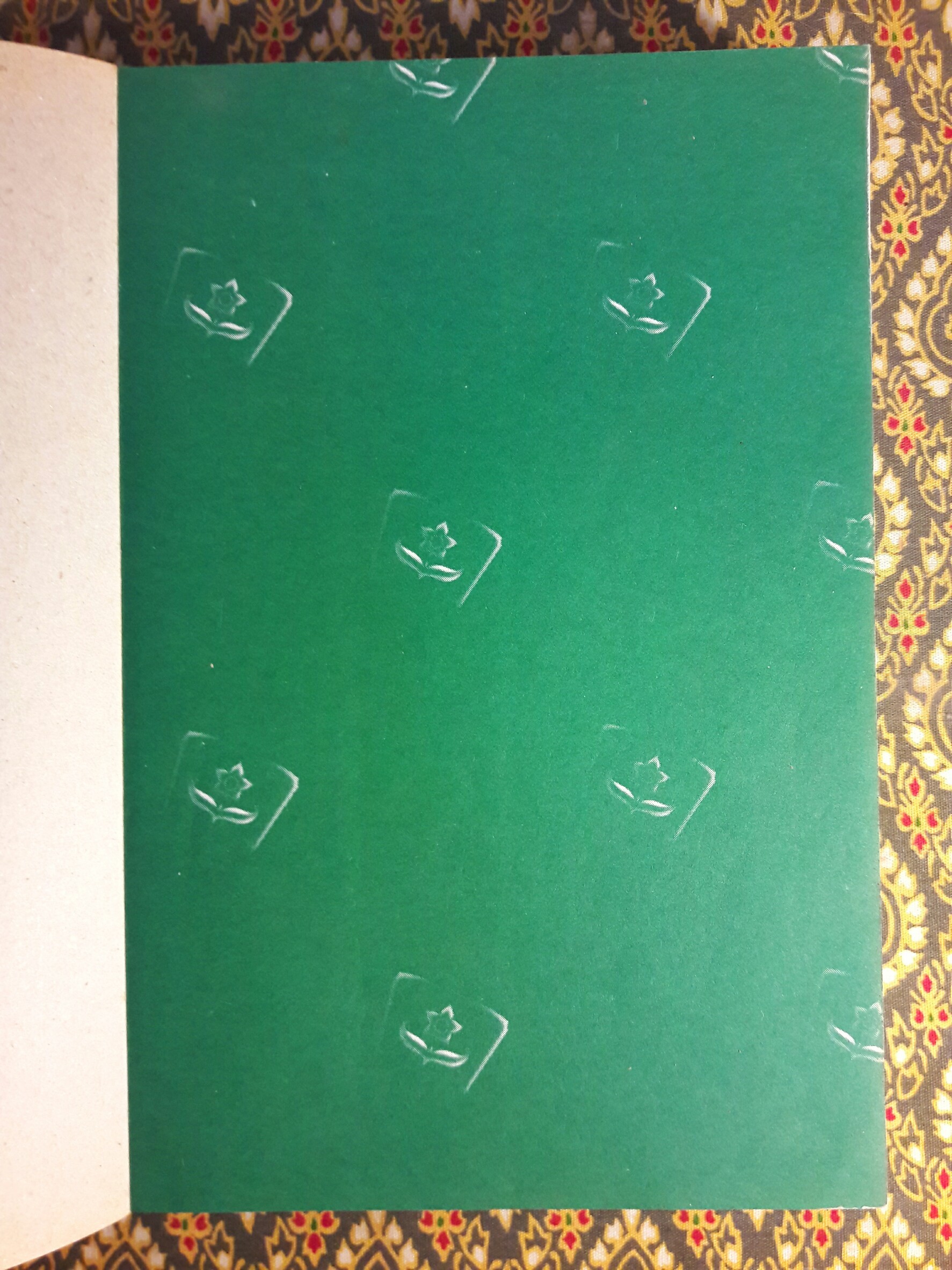 ประชาธิปไตยบนเส้นขนาน “หนังสือรางวัลซีไรต์”