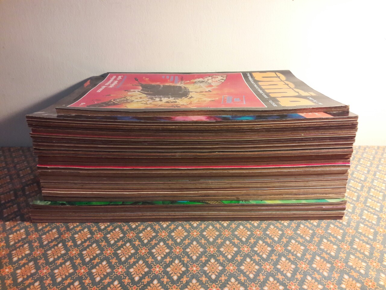 มิติที่ 4 ฉบับปฐมฤกษ์ กันยายน 2522 และ ปีที่ 1-2 ฉบับที่ 1 กรกฎาคม 2532 – ฉบับที่ 17 ธันวาคม 2533 และฉบับพิเศษ ฉบับที่ 1-4 ปี 2531 (จำนวน 22 เล่ม)