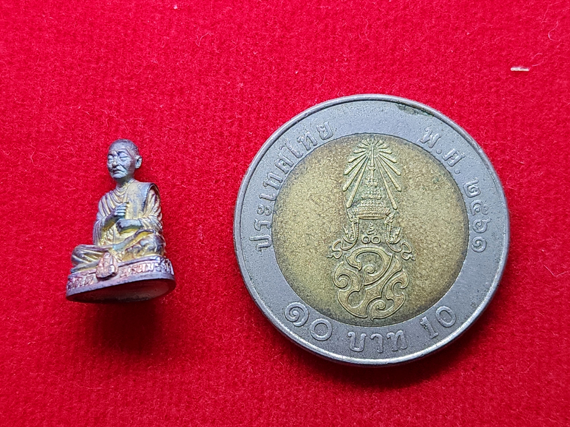 สมเด็จพระพุฒาจารย์(โต พรหมรังสี)ลอยองค์ เนื้อเงิน 3K พิมพ์เล็ก สูง 1.6 เซน วัดใหม่อมตรส บางขุนพรหม พ.ศ.2540 พร้อมกล่องเดิม