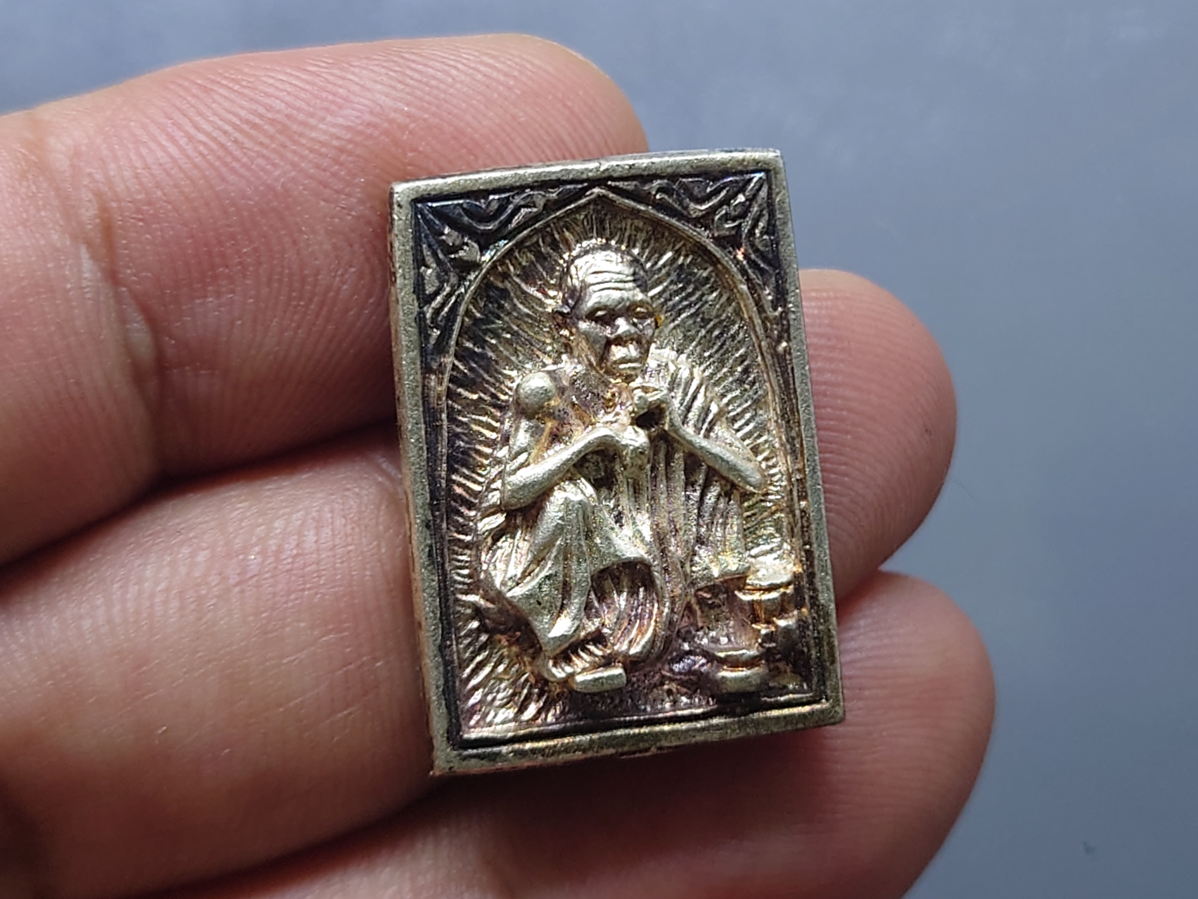 เหรียญหลวงพ่อคูณ เนื้อเงิน รุ่นพรปีใหม่ ขนาด 2 X 1.8 เซ็น 2537 รับประกันแท้ ทันหลวงพ่อ