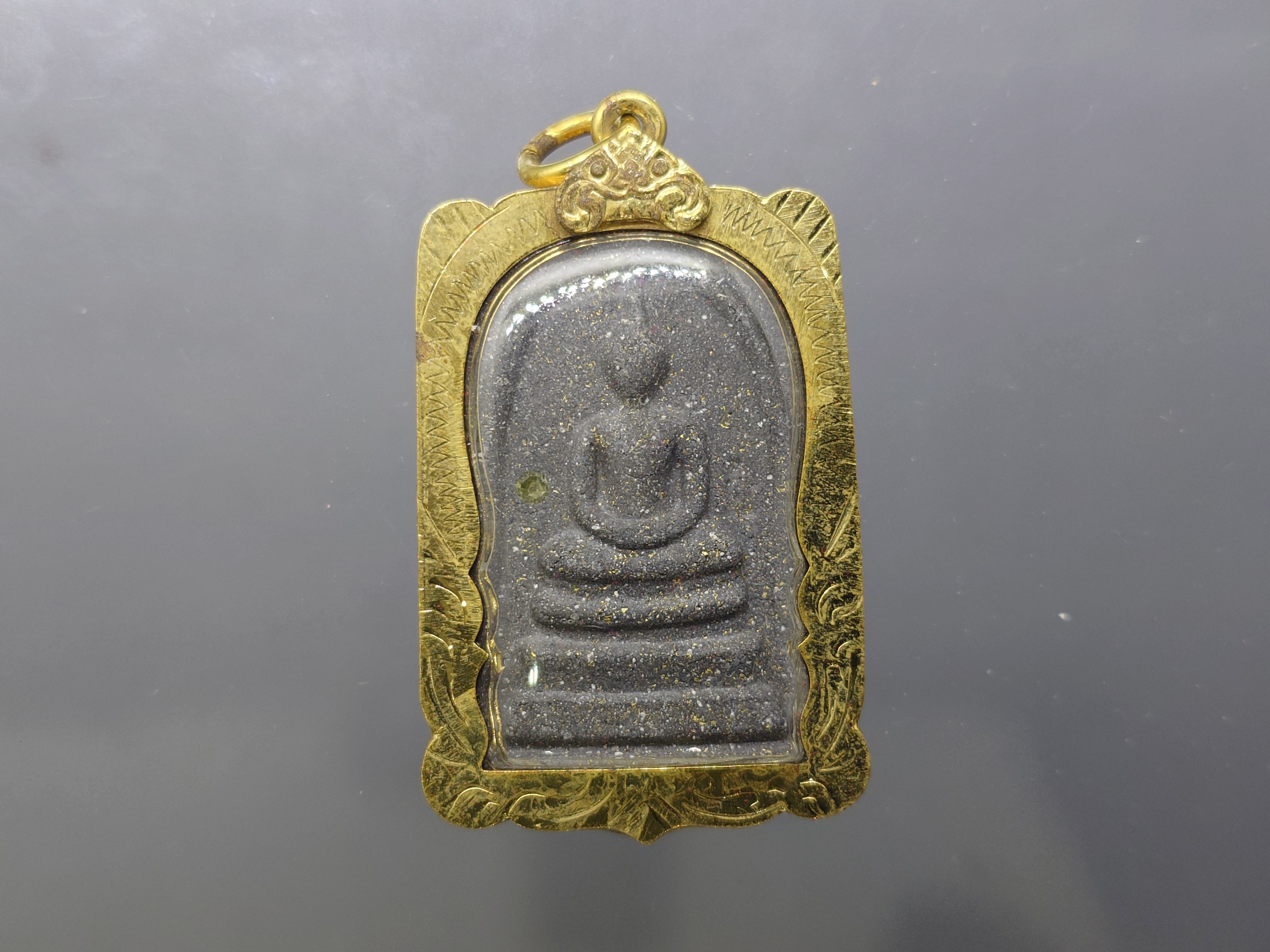 พระสมเด็จผงพรายกุมาร รุ่นเศรษฐีชินบัญชร หลวงปู่ทิม อิสริโก มูลนิธิพุทธคยา จัดสร้าง ปี2558 พร้อมกล่องเดิม