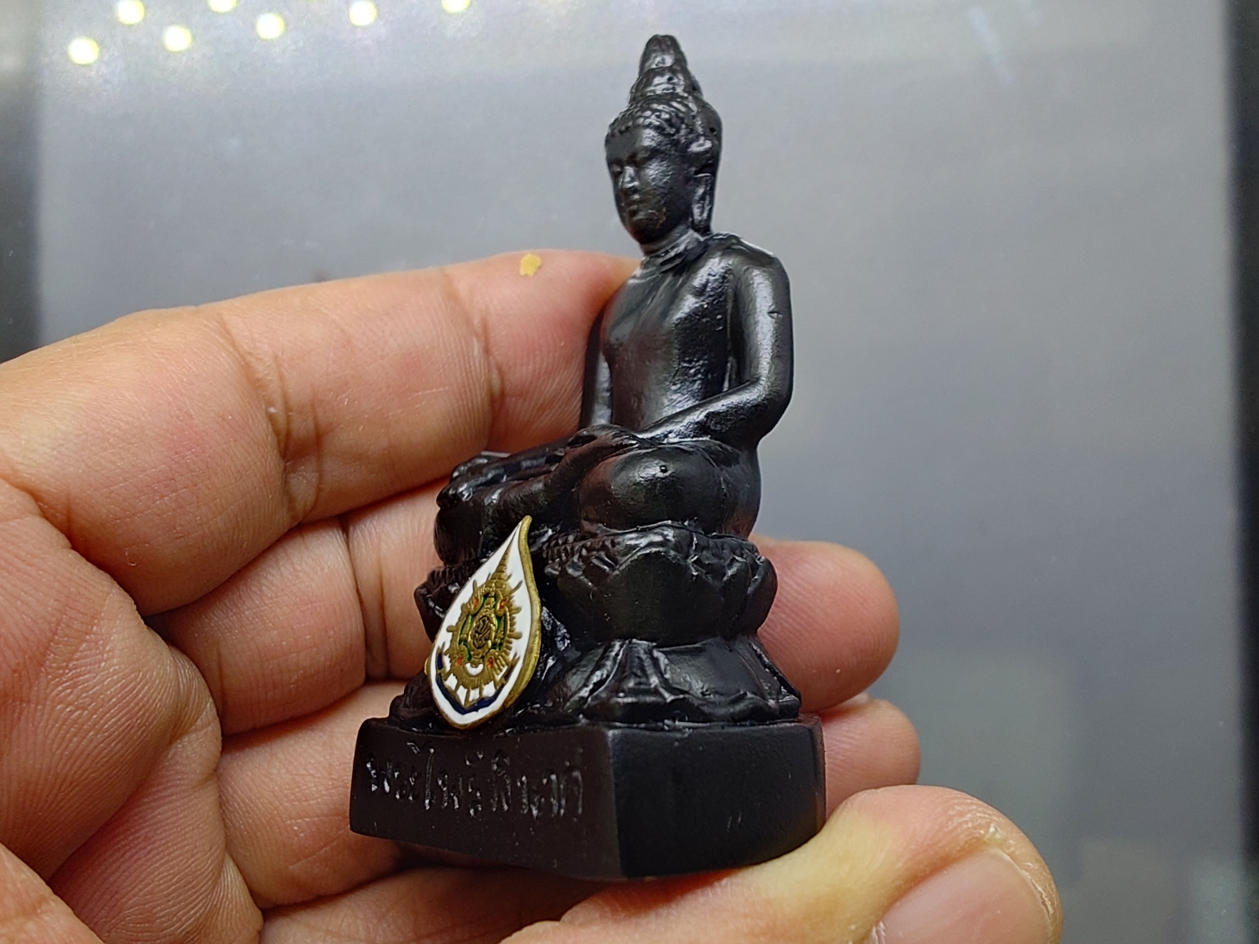 พระไพรีพินาศ ขนาดบูชา หน้าตัก 1.5 นิ้ว สูง 7 ซ.ม.เนื้อสัมฤทธิ์ รมดำ ที่ระลึก 72 พรรษา รัชกาลที่9 วัดบวรนิเวศวิหาร ปี2542 พร้อมกล่องเดิม