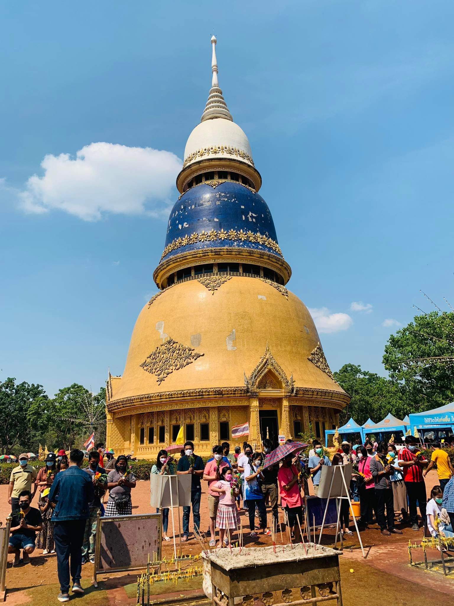 เหรียญหล่อเจ้าสัว หลวงพ่อปลดหนี้ รุ่นเสวยสุข วัดพระธาตุวาโย ขนาดสูง 4 เซ็น วัดสร้าง รับประกันแท้ออกวัด 2564