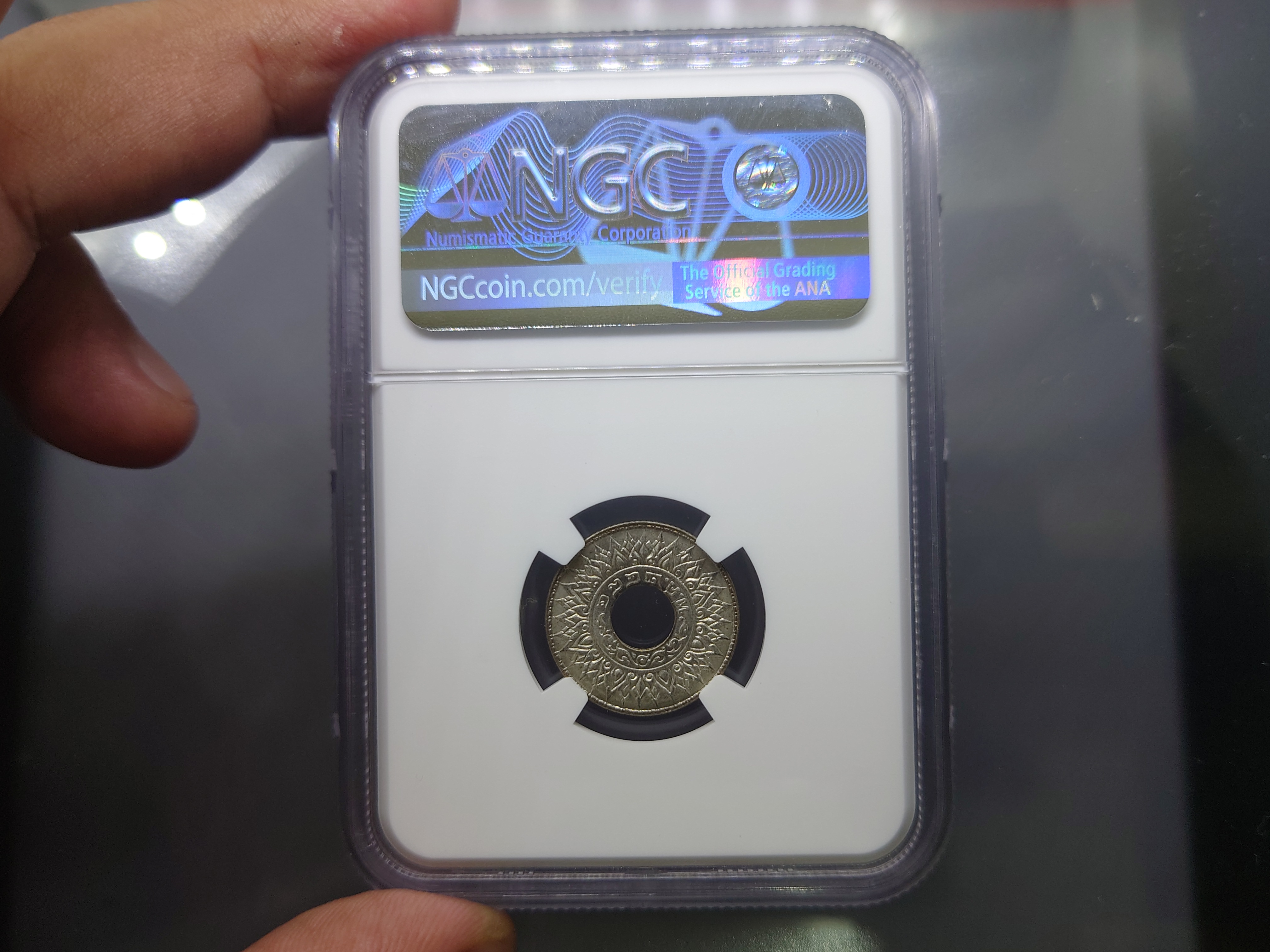 เหรียญเกรด เหรียญเงิน สตางค์รู 10 สตางค์ ลายกนกแข้งสิงห์ ไม่ผ่านใช้ เกรด MS67 NGC ปี2484