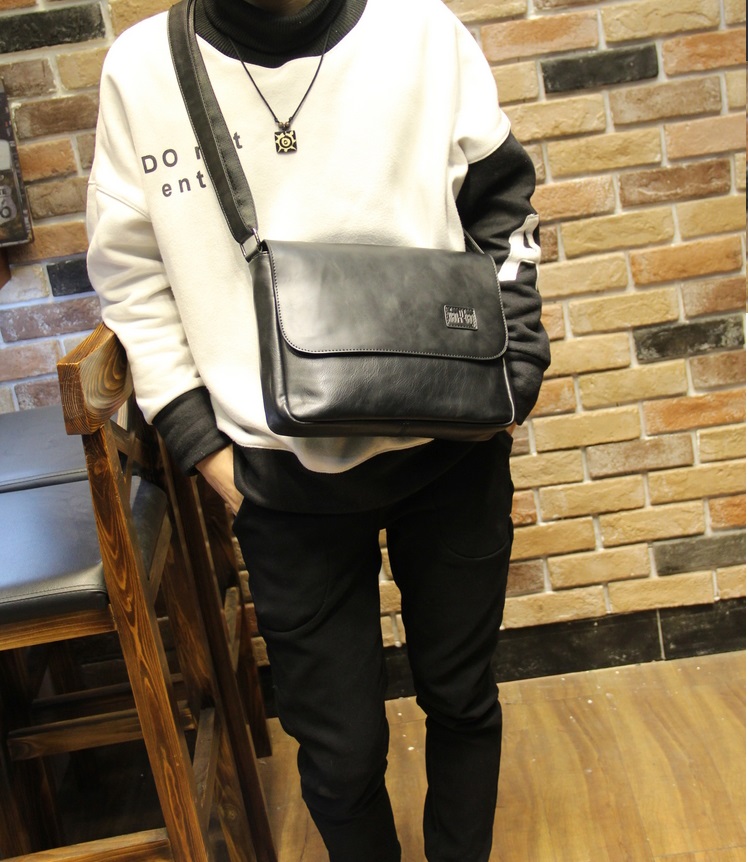 กระเป๋าสะพายข้างผู้ชาย รหัส A004