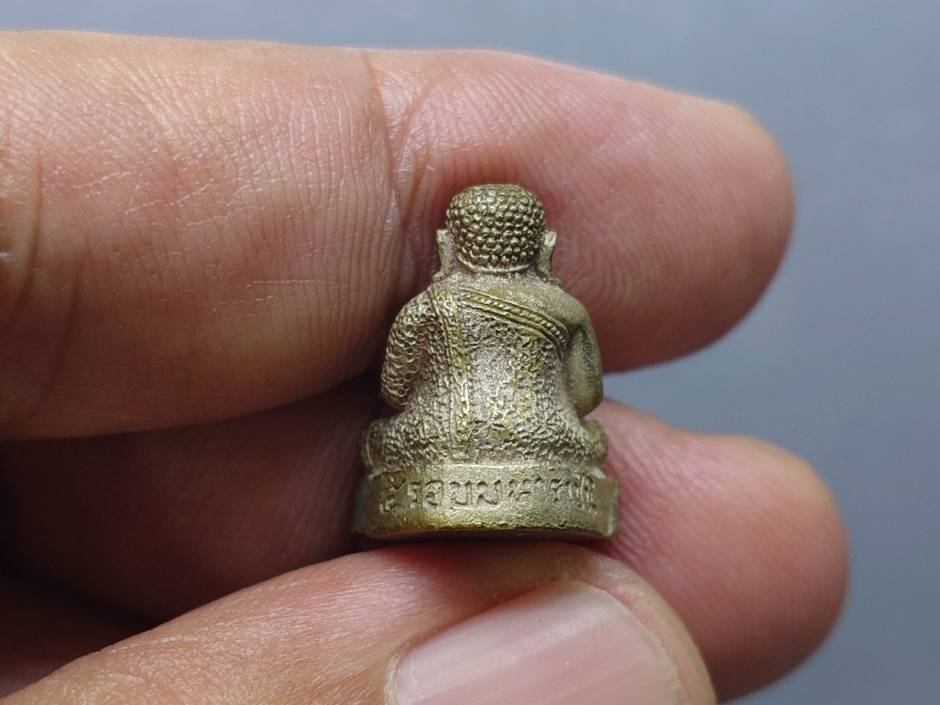 พระสังกัจจายย์ สก 5 รอบ สมเด็จพระบรมราชินีนาถ เนื้อนวะแก่เงิน ขนาดสูง 17 มิล ปี2535 พร้อมตลับเดิม ไม่มีฝา