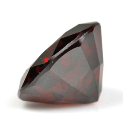 โกเมนสีเเดงหรือโรโดไลท์ (Rhodolite Garnet) 1.77 กะรัต เเดงเข้ม รูปร่างดี