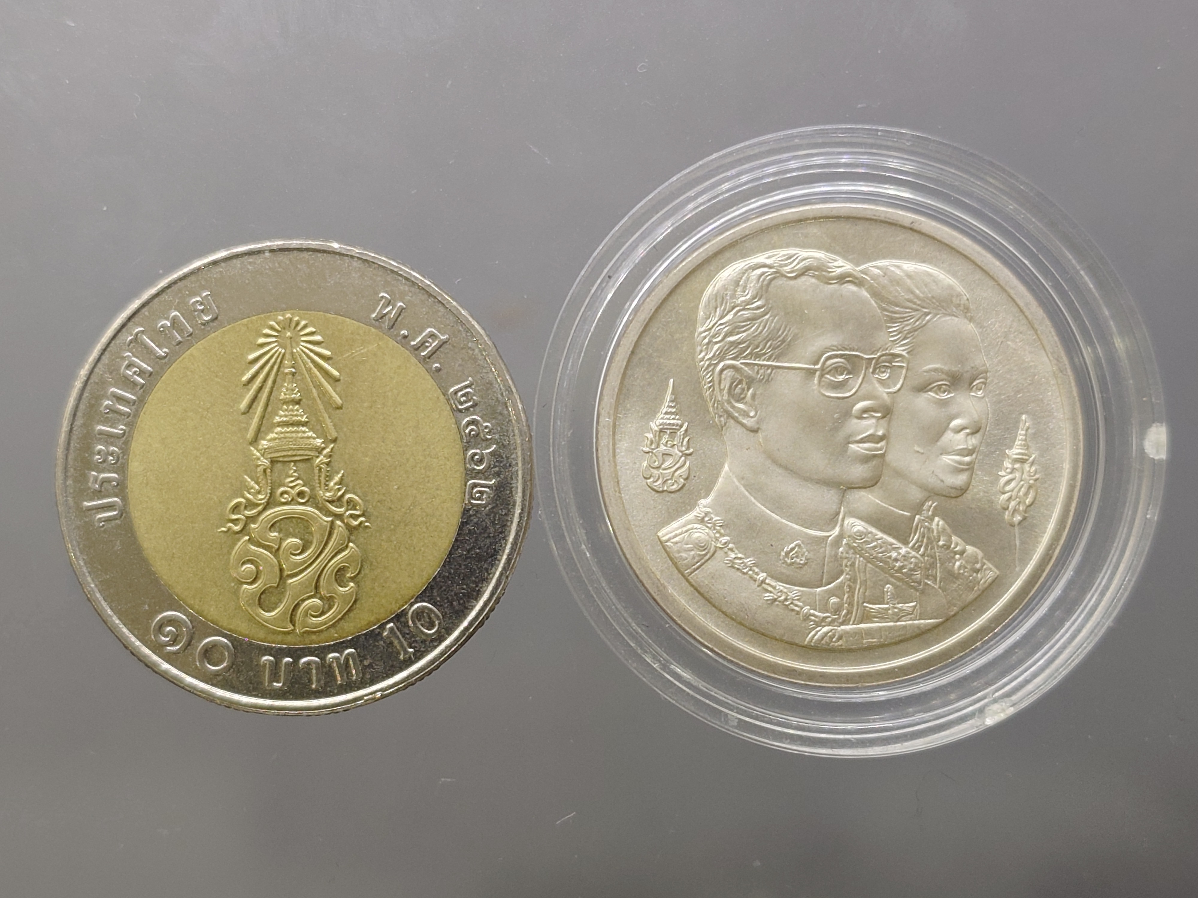 เหรียญที่ระลึก 60 พรรษา รัชกาลที่ 9 เนื้อเงิน(กองทัพอากาศสร้าง) ที่ระลึกการก่อสร้างพระมหาธาตุเจดีย์นภเมทนีดล และนภพลภูมิสิริ ปี2530