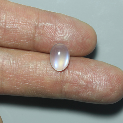 มูนสโตนหรือมุกดาหารเหลือบฟ้า (Blue sheen Moonstone) 2.85 กะรัต