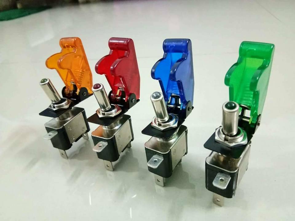 สวิตช์โยกสีแดงสวิตช์โยกเครื่องบินพร้อมฝาสีแดงON-OFF3ขา12vสวิตช์เครื่องบินสวิตช์นิรภัยสีแดงswitchราคาตัวล่ะ