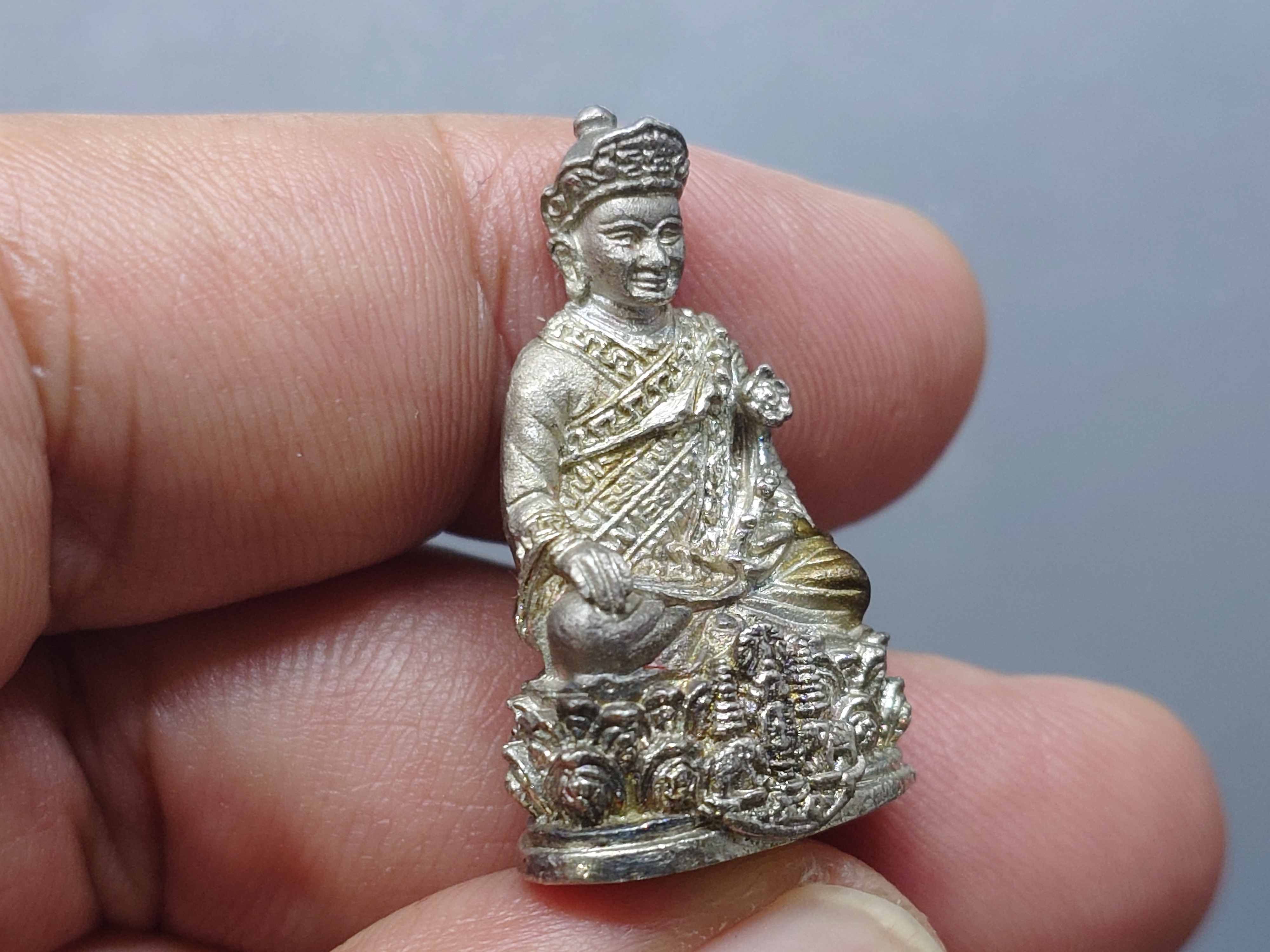 หลวงปู่ไต้ฮงกง เนื้อเงิน รุ่นกาญจนาภิเษก จัดสร้างโดย มูลนิธิปอเต็กตึ๊ง ปี2539 นิยม หายาก