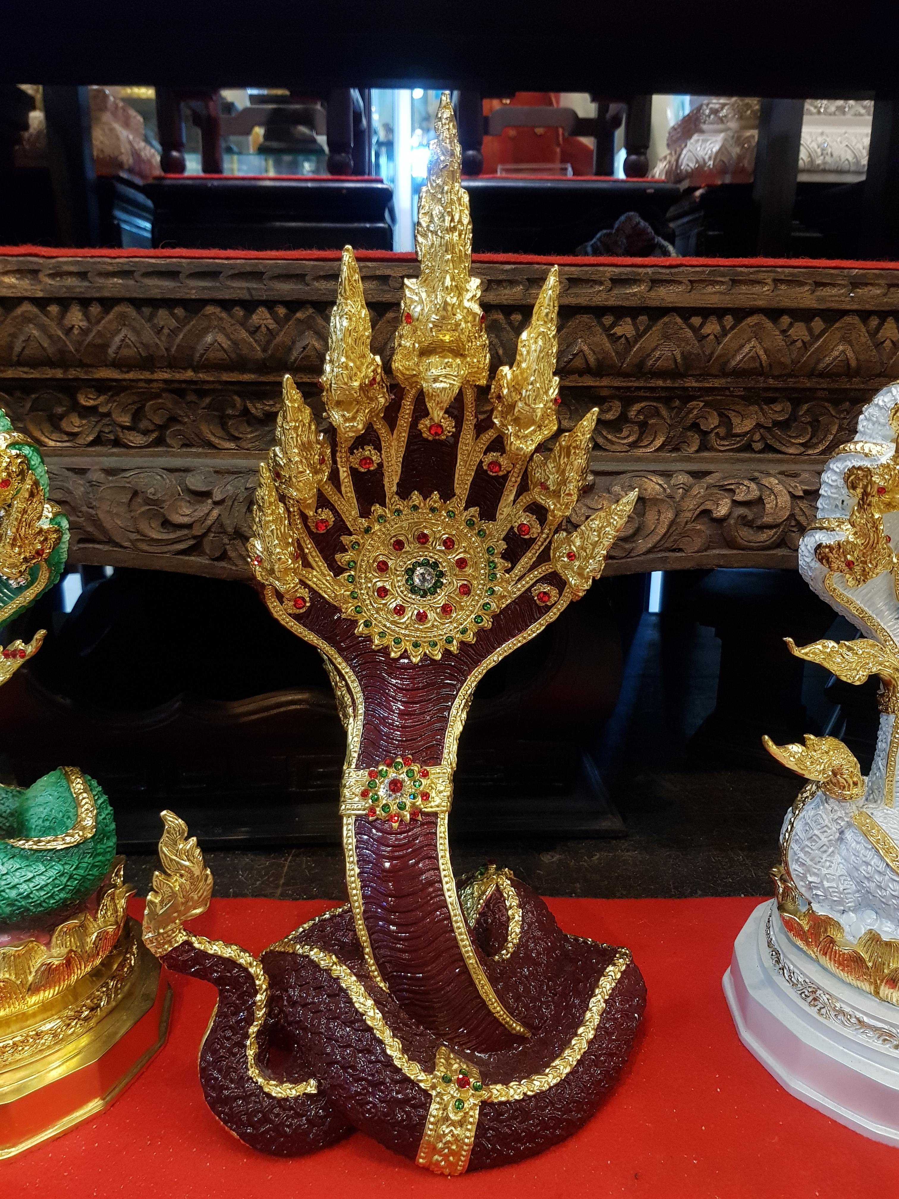 รูปหล่อพญานาค 7 เศียร ปิดทองคำเปลว ปั้นโดย ศิลปินดัง ปลุกเสก พิธีใหญ่