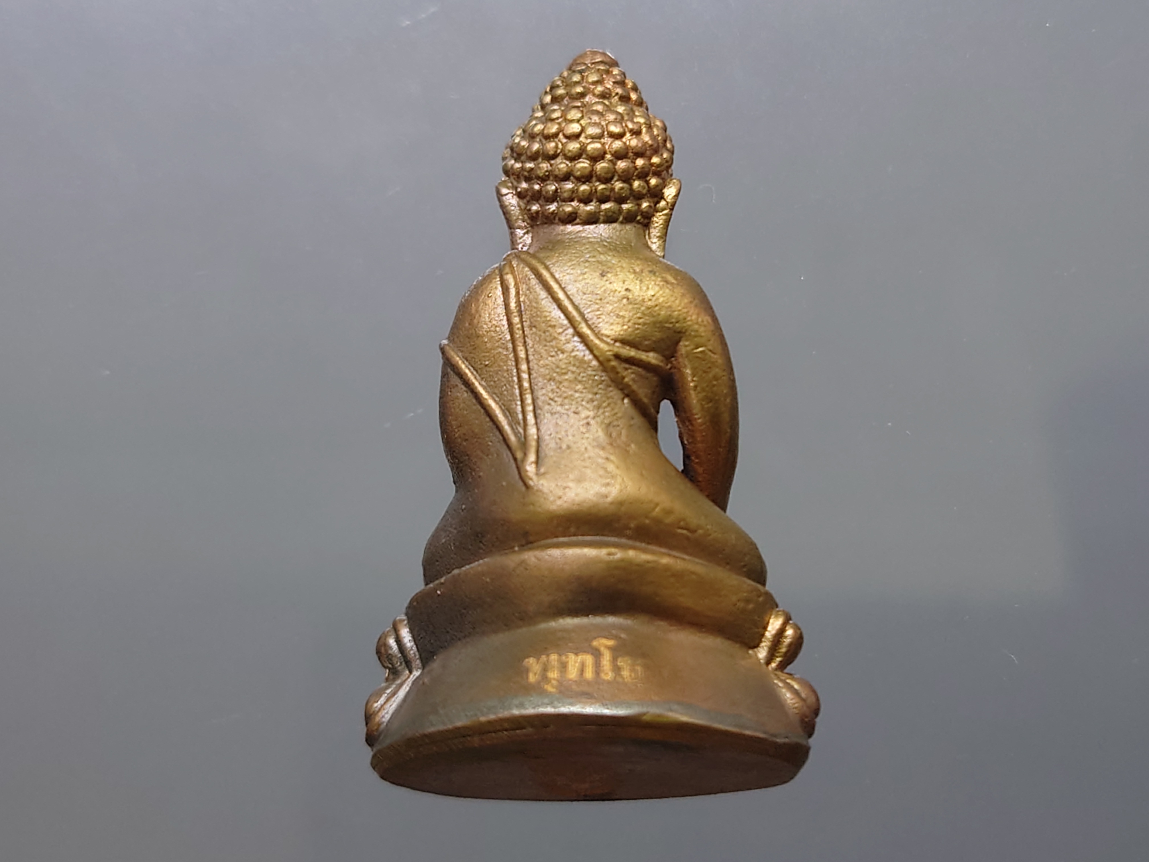 พระกริ่งพุทโธ ภ.ป.ร.เนื้อสัมฤทธิ์ ฐานทองแดง ขนาดสูง 3.8 ซ.ม.วัดบวรนิเวศวิหาร ปี2554 พร้อมกล่องเดิม