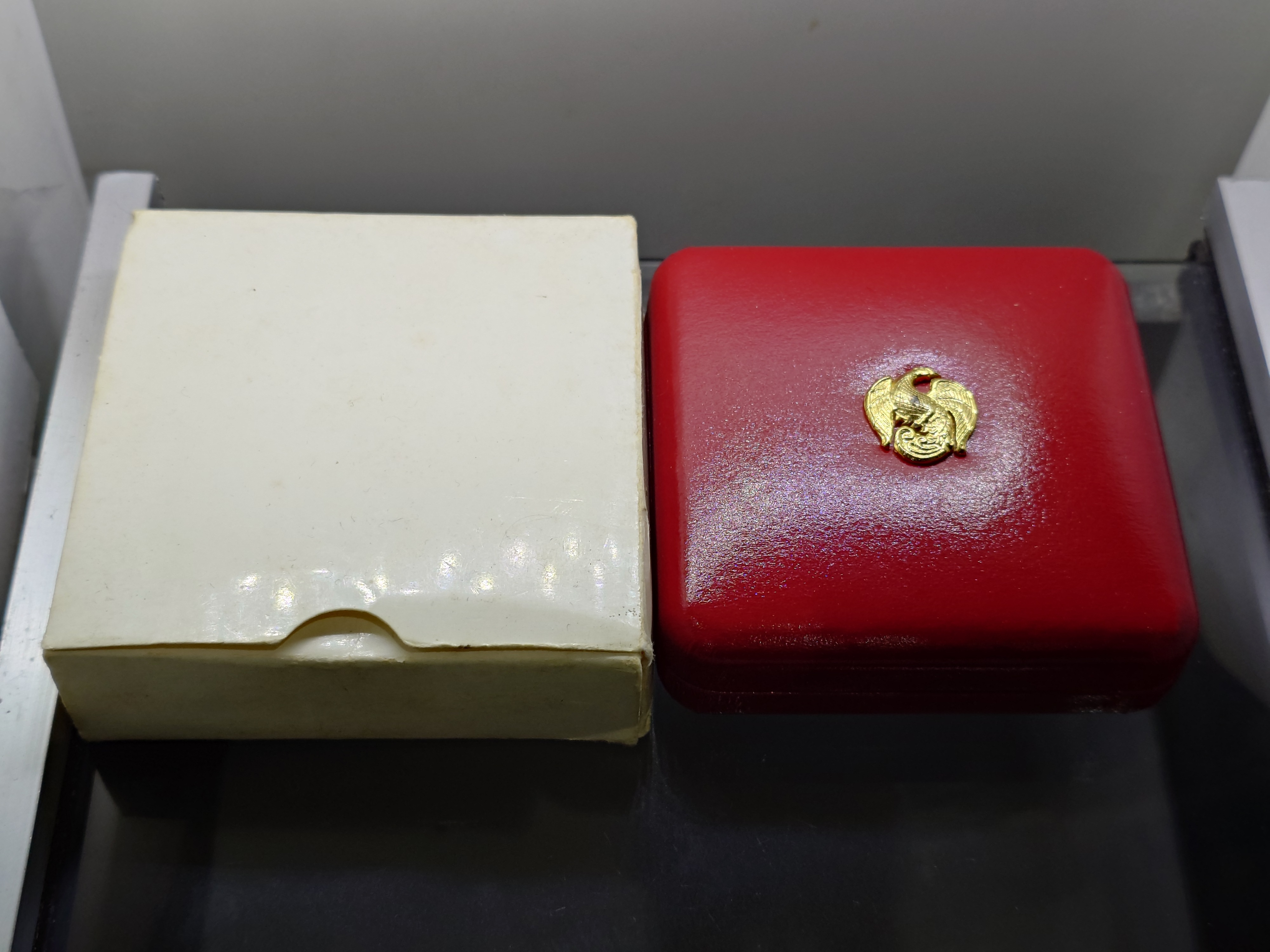 เหรียญเงินขัดเงา 300 บาท กาญจนาภิเษก รัชกาลที่9 พ.ศ.2539 พร้อมกล่องหนัง