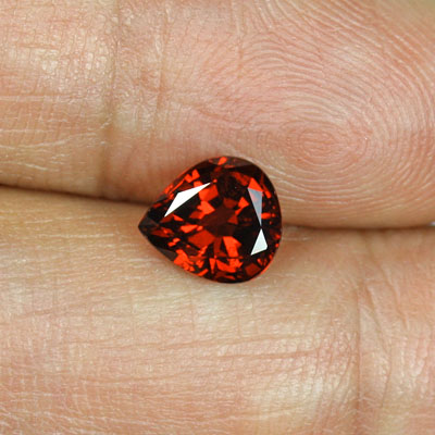**ขายแล้ว**โกเมนสีเเดงอมม่วงหรือโรโดไลท์ (Rhodolite Garnet) 1.79 กะรัต รูปร่างดี ไฟดี