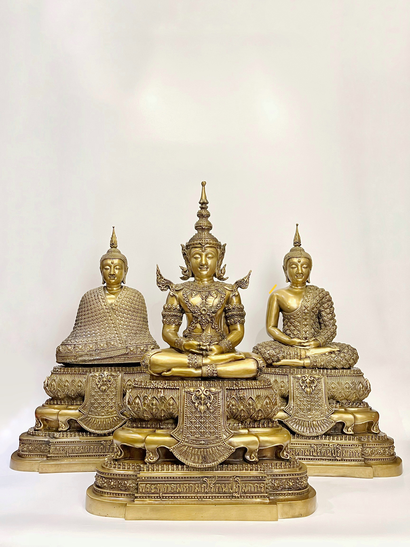รูปหล่อ พระแก้วมรกต ทรงเครื่อง 3 ฤดู หน้าตัก 9 นิ้ว