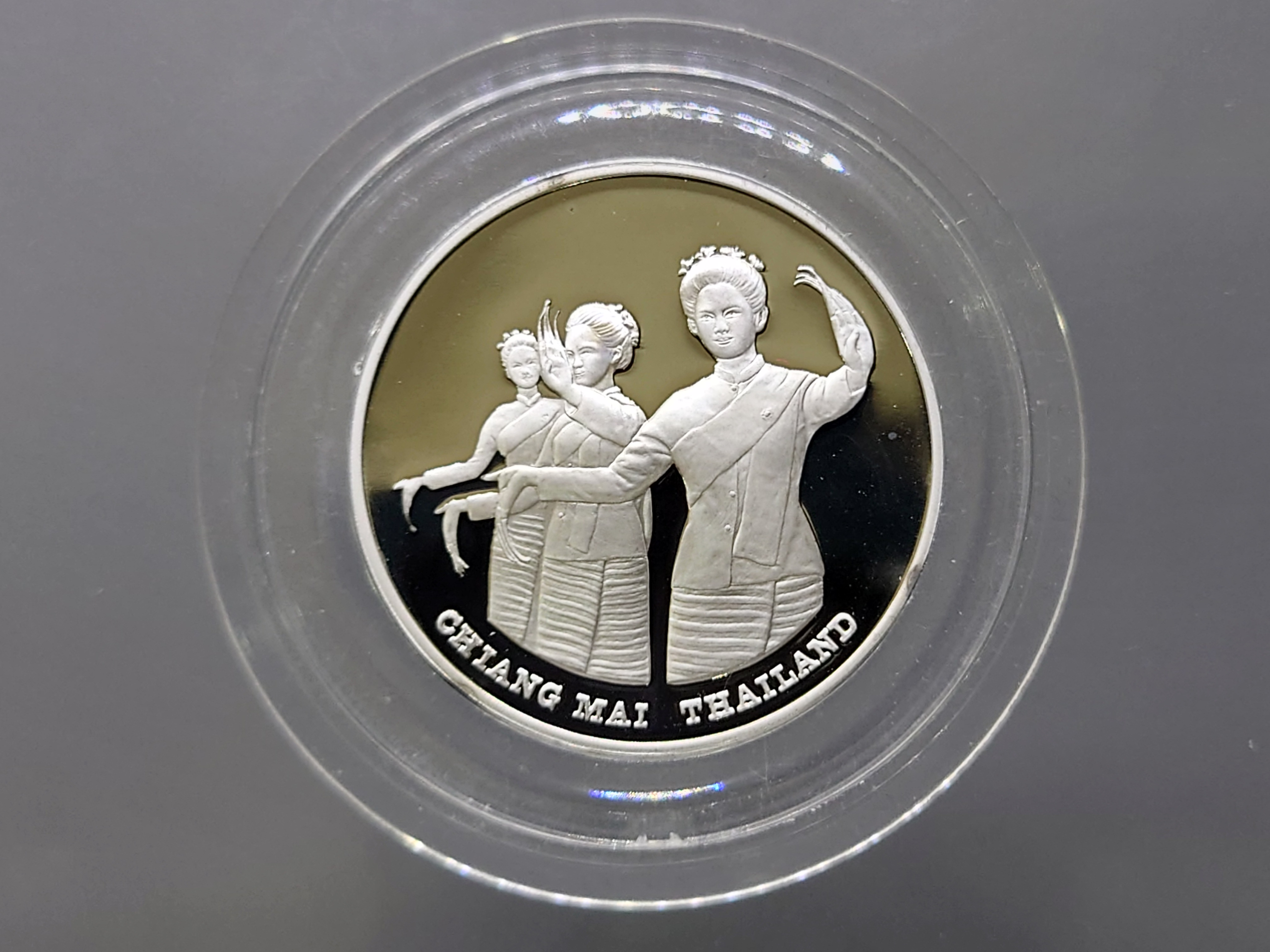 เหรียญเงินขัดเงา ที่ระลึกซีเกมส์ครั้งที่ 18 (เชียงใหม่เกมส์) แบบที่2 พ.ศ.2538 พร้อมกล่องเดิม