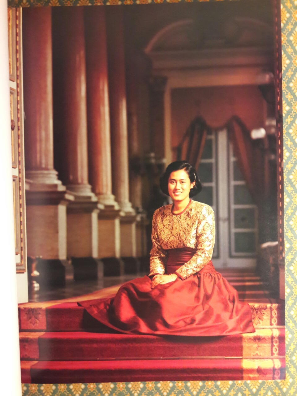 หอสีเทียบฝัน จิตรกรรมฝีพระหัตถ์ในสมเด็จพระเทพรัตนราชสุดาฯ สยามบรมราชกุมารี