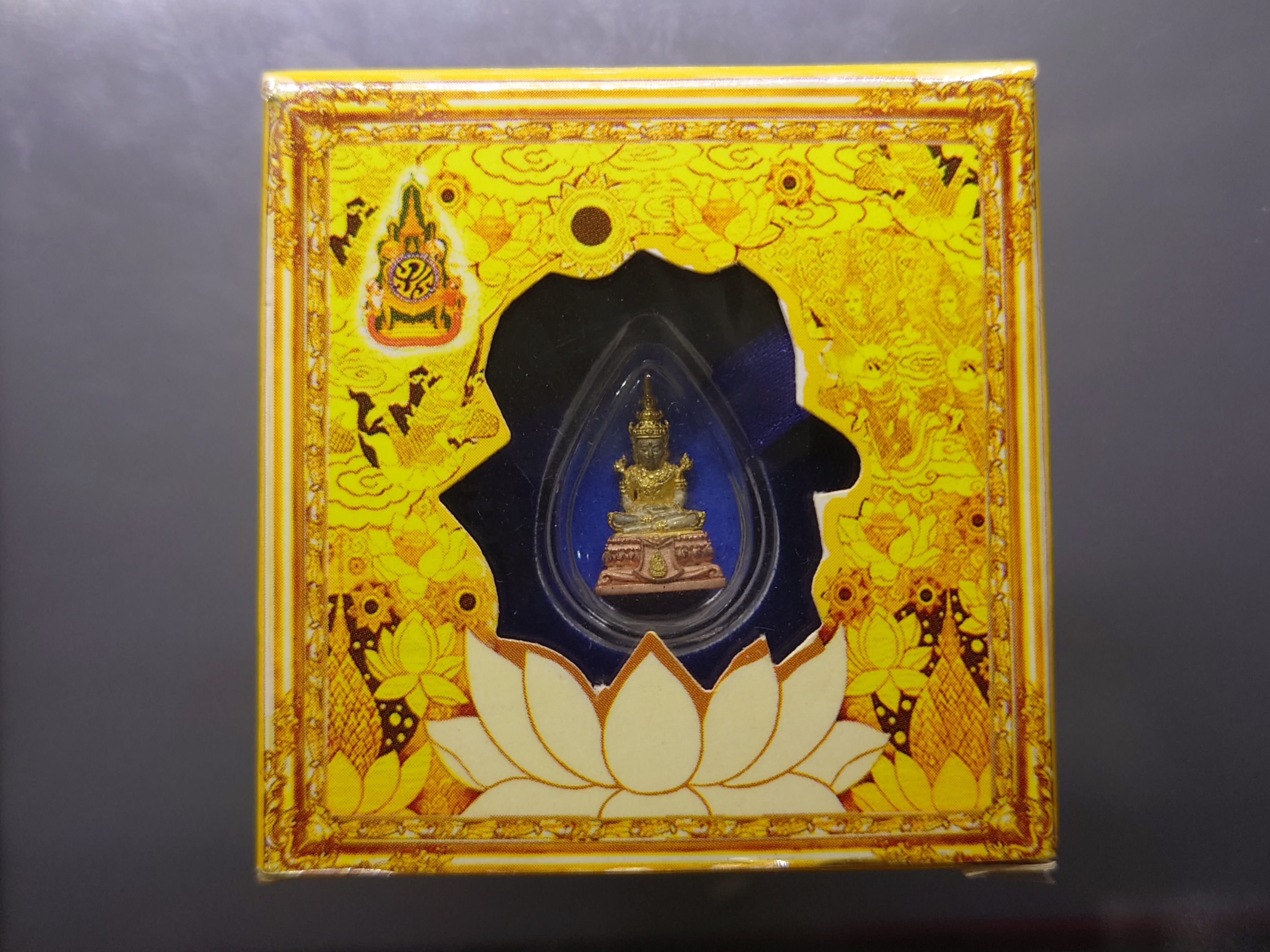 พระแก้วมรกต กรมสรรพสามิต เนื้อเงินสามกษัตริย์ ขนาดสูง 1.7 เซน กรมสรรพสามิต สร้าง ในพระบรมราชานุญาต ปี2550 ตลับเดิม หายาก