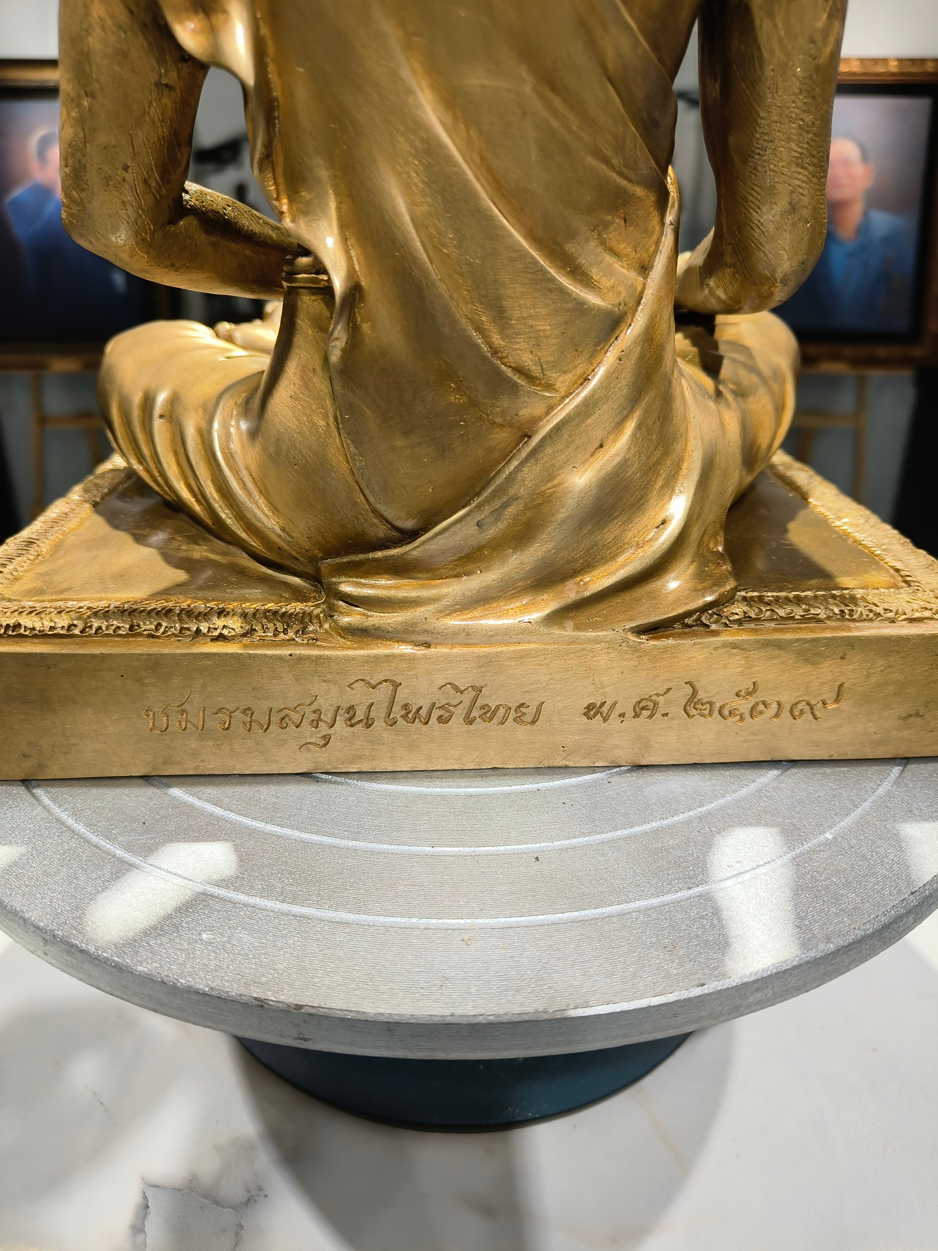 รูปหล่อ บรมครูปู่หมอชีวกโกมารภัจจ์ หน้าตัก 9 นิ้ว จัดสร้างโดย ชมรมสมุนไพรไทย พ.ศ.2539