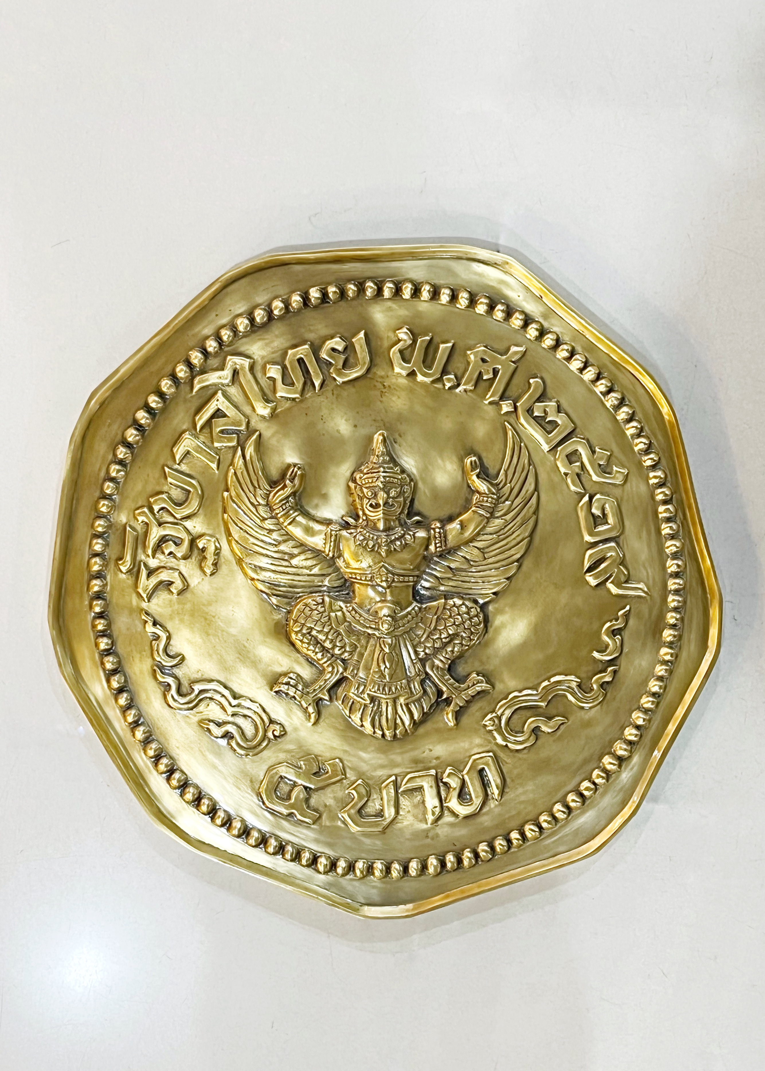 เหรียญจำลอง 5 บาท พ.ศ.2519 สำหรับแขวนผนัง