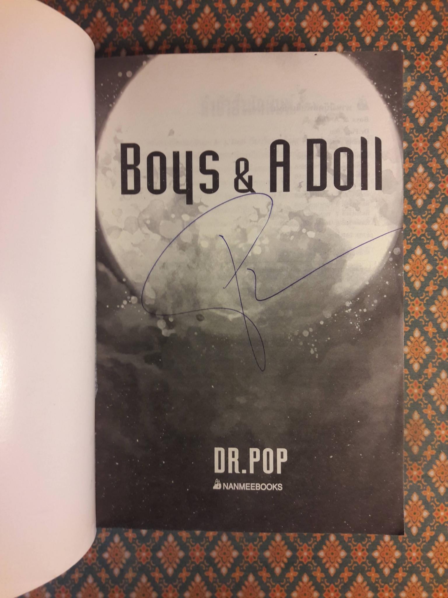 Boys & A Doll “พร้อมลายเซ็นผู้เขียน”