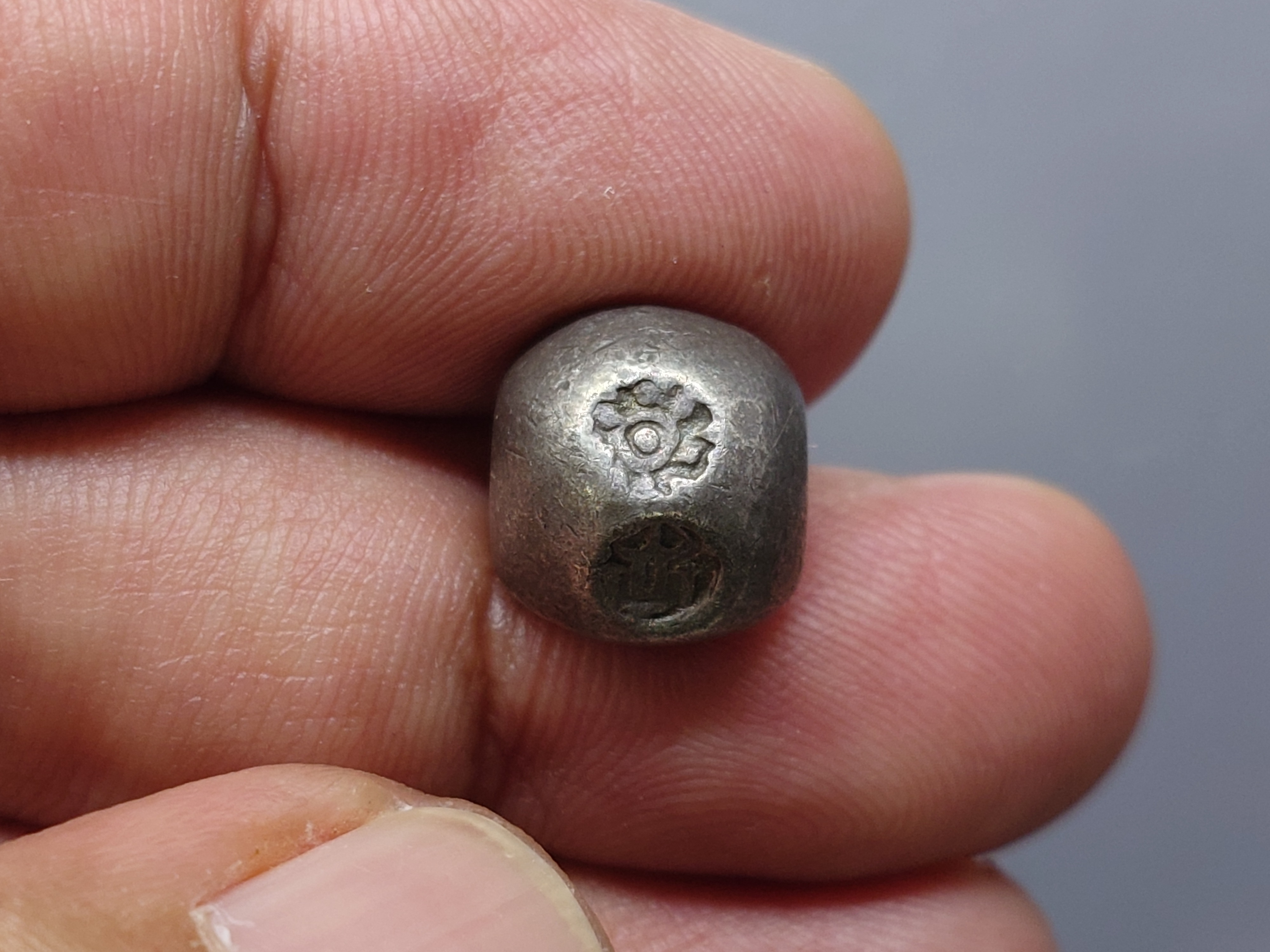 พดด้วง ขนาด 2 สลึง ตราพระแสงจักร - ปราสาท สมัยรัชกาลที่3 ปี2367 ขนาดหายาก สภาพสวย