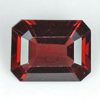 **ขายแล้ว**สปิเนลสีแดง (Spinel) 1.31 กะรัต รูปเหลี่ยมมรกต รูปร่างดี