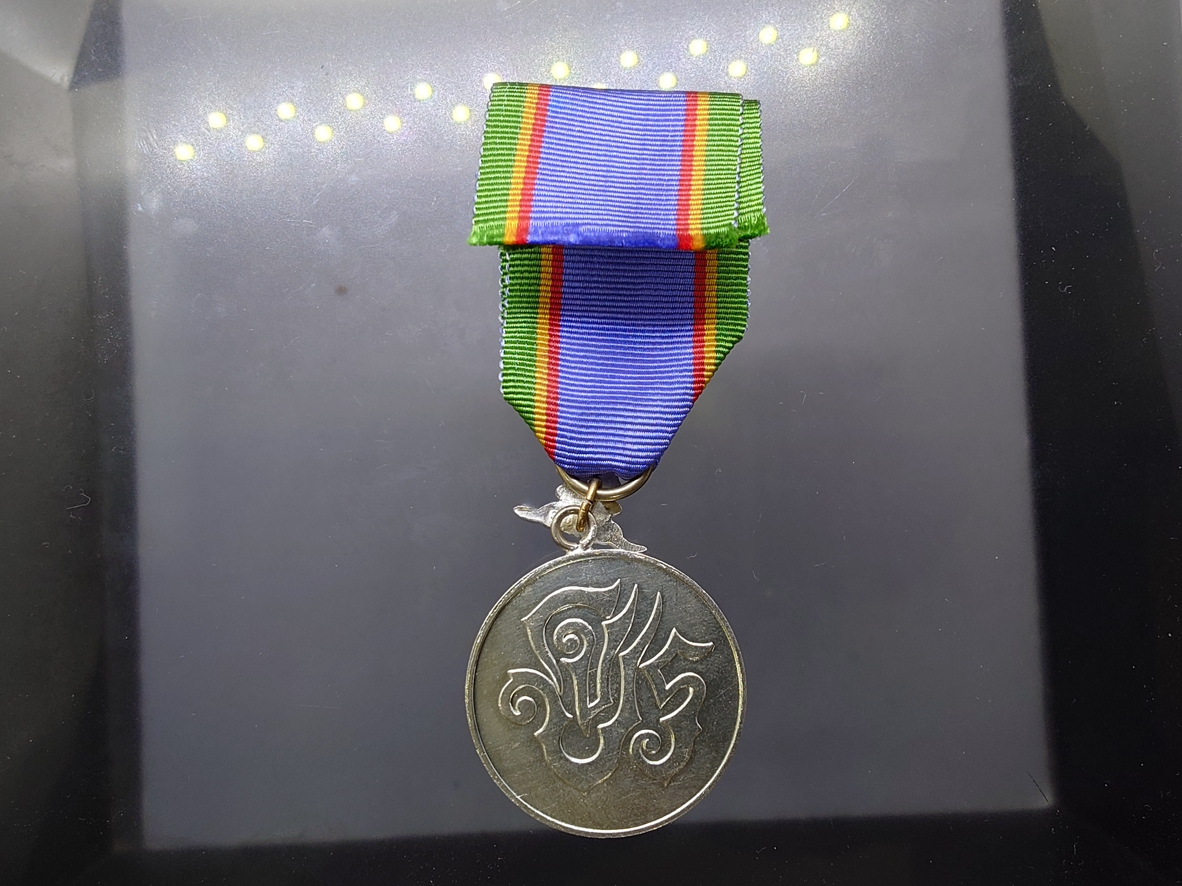 แพรแถบ เครื่องราชๆ มงกุฎไทย จปร เนื้อเงิน (แบบชาย) พร้อมกล่องเดิม