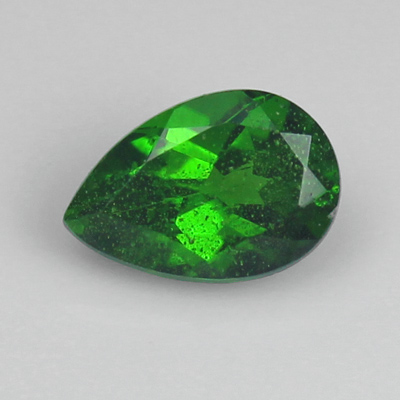 **ขายแล้ว**โครมไดออปไซด์ (Chrome Diopside) 0.45 กะรัต สีเขียว เม็ดเล็ก น่ารัก