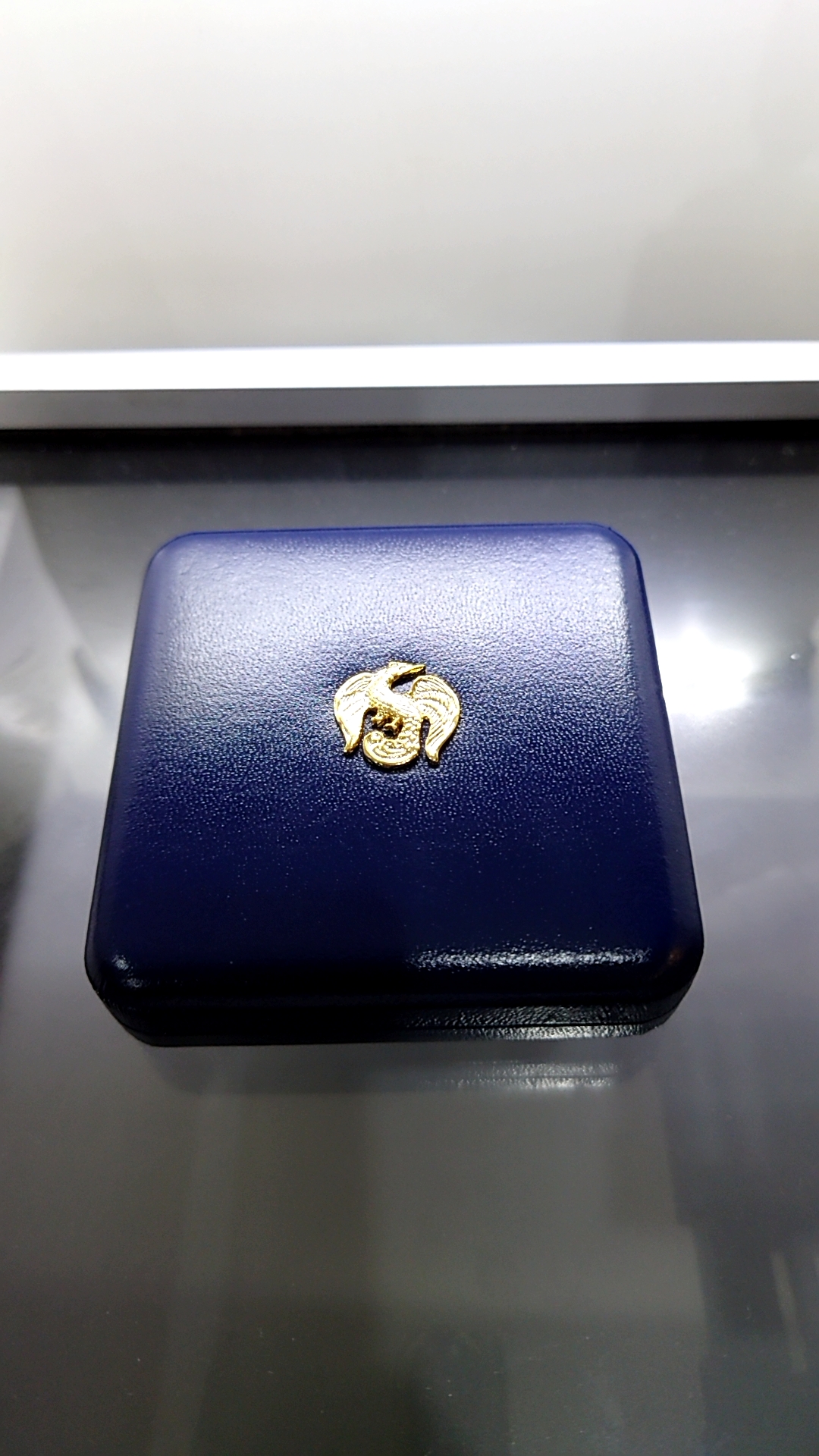 เหรียญเงินขัดเงา 800 บาท ที่ระลึก 75 พรรษา สมเด็จพระนางเจ้าสิริกิติ์ พระบรมราชินีนาถ ปี2550 พร้อมใบเซอร์ กล่องหนัง สภาพสวย