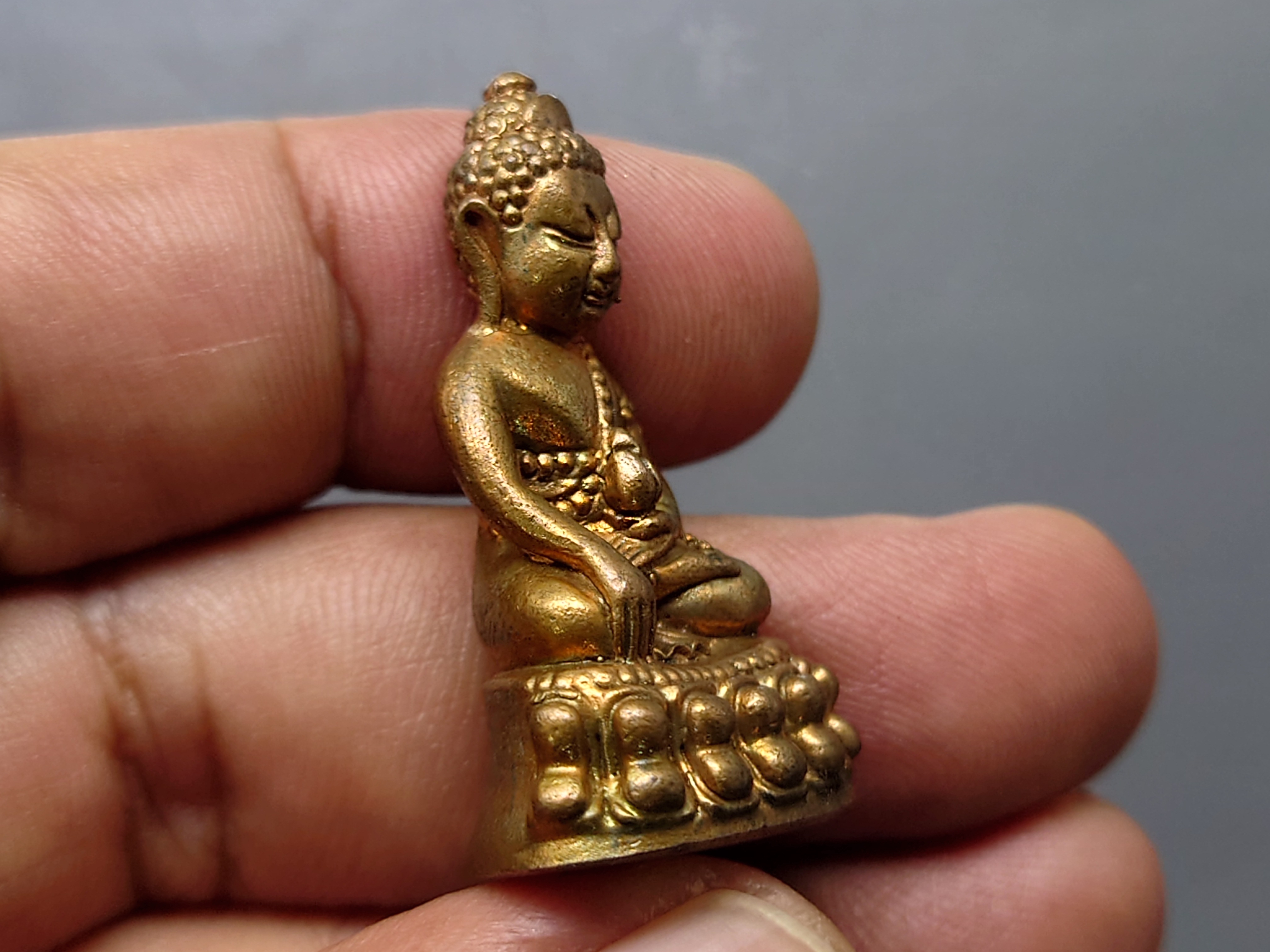 พระกริ่งมงคลประเทศ เนื้อทองแดงโบราณ พิธีมหาพุทธาภิเษก วัดมหาธาตุวรมหาวิหาร จ.นครศรีธรรมราช ปี2553 พร้อมกล่องเดิม