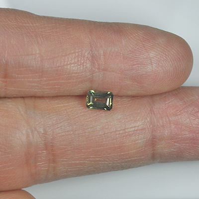 คอร์เนอรูพีน (Kornerupine) 0.69 กะรัต พลอยหายาก จากปากีสถาน [ID3054]