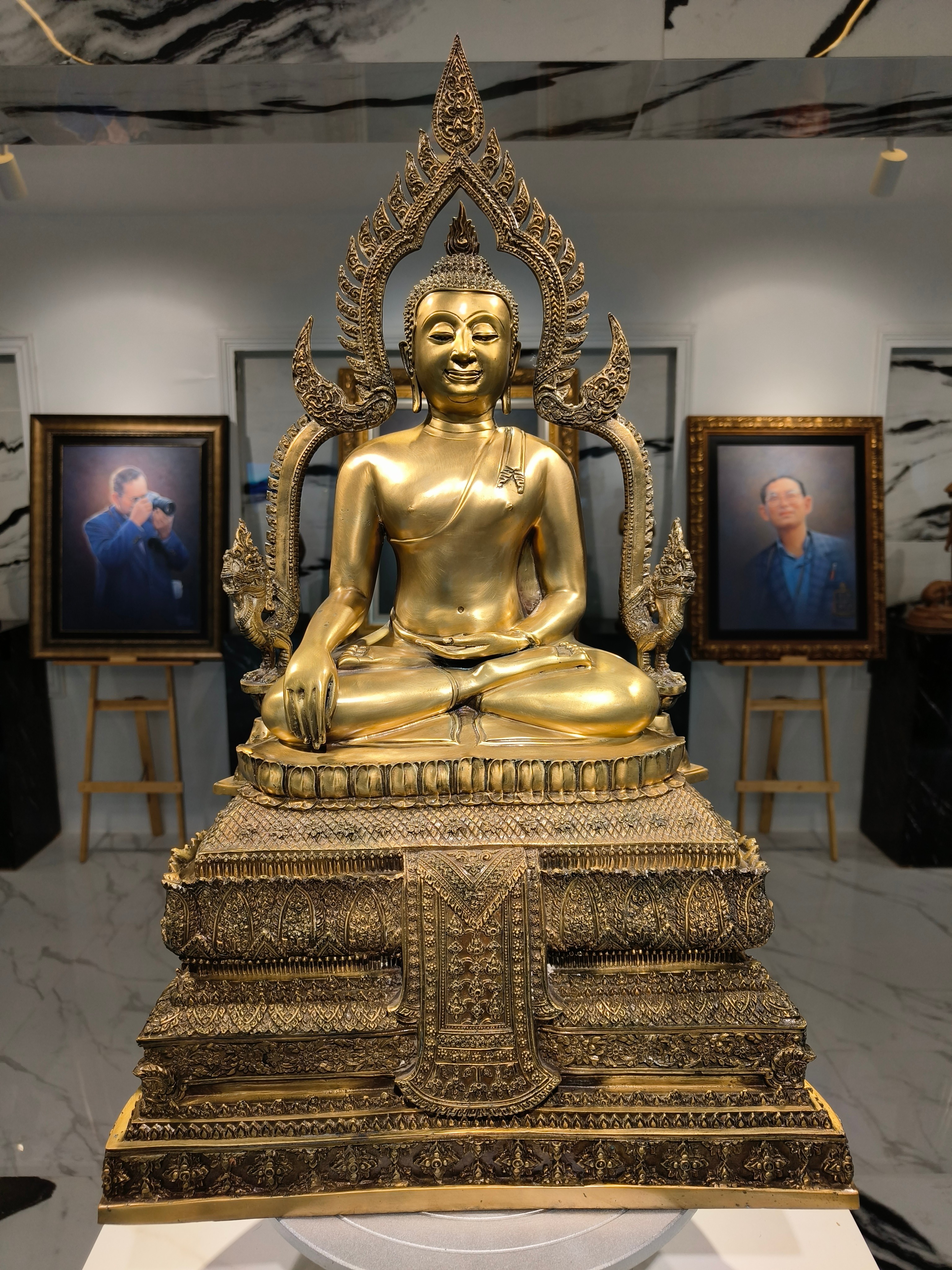 พระพุทธรูป หลวงพ่อเพชร หน้าตัก 9 นิ้ว วัดท่าหลวง จ.พิจิตร ปี พ.ศ.2549
