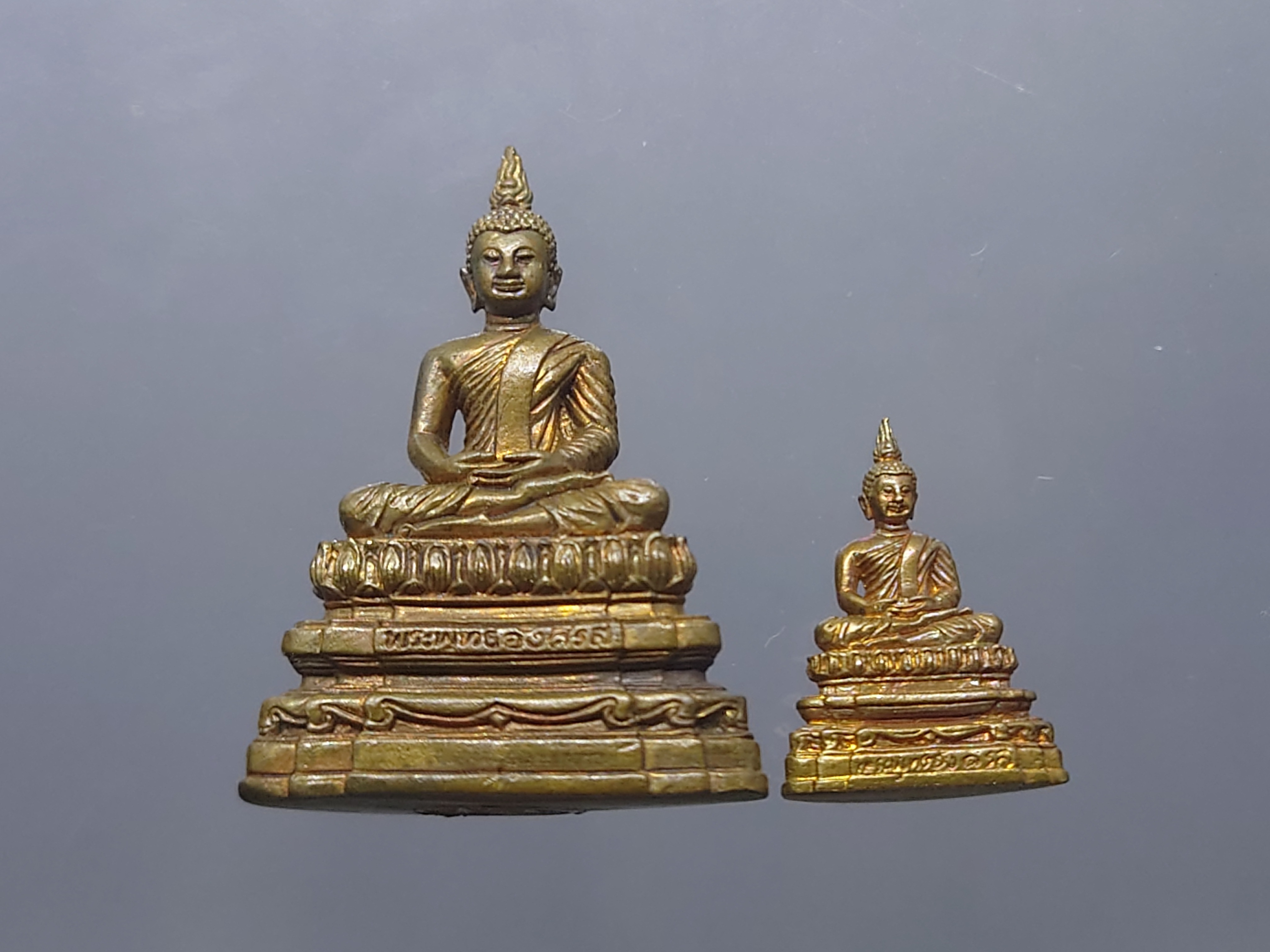 พระกริ่ง-พระชัยวัฒน์ พระพุทธอังคีรส เนื้อโลหะผสม วัดราชบพิธสถิตมหาสีมาราม ปี2554 พร้อมกล่องเดิม