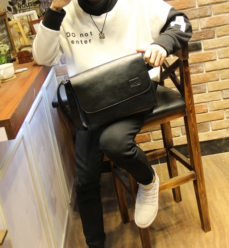 กระเป๋าสะพายข้างผู้ชาย รหัส A004