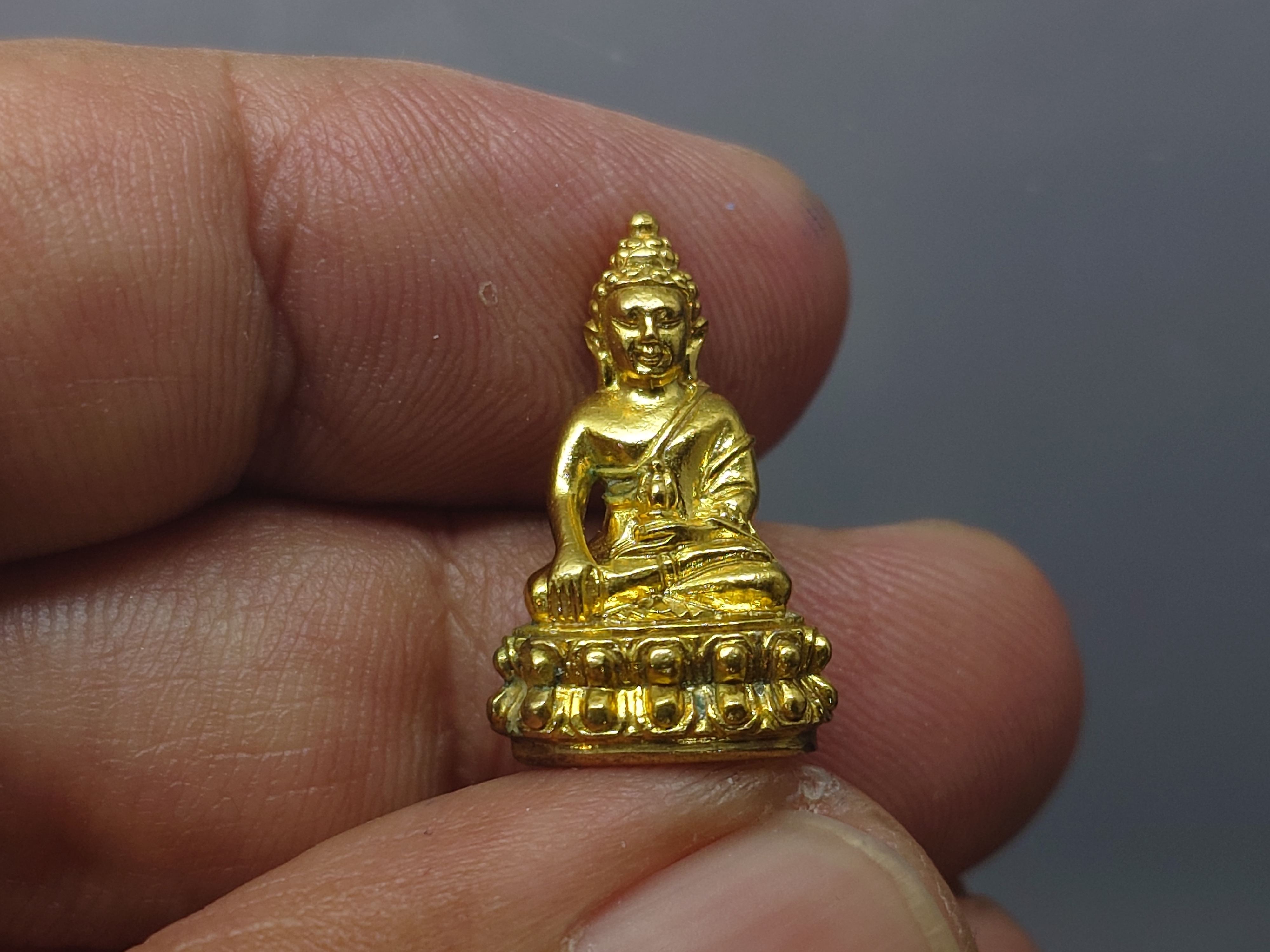 พระกริ่งญาณวเรศ (กริ่งปวเรศน้อย) ฐานบรรจุพระเกศาและจีวร เนื้อทองฝาบาตร พิมพ์เล็ก สมเด็จพระญาณสังวรฯ ทรงเจริญพรรษา 100 ปี วัดบวรนิเวศวิหาร ปี2556 พร้อมกล่องเดิม ใบรับรอง