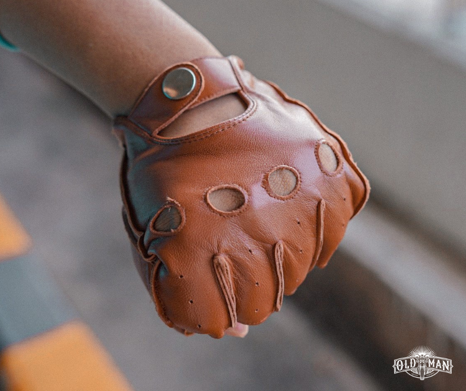 ถุงมือหนังแกะ Dassy Ride น้ำตาลอ่อน (กรุณาสอบถามไซส์ก่อนสั่งซื้อ)