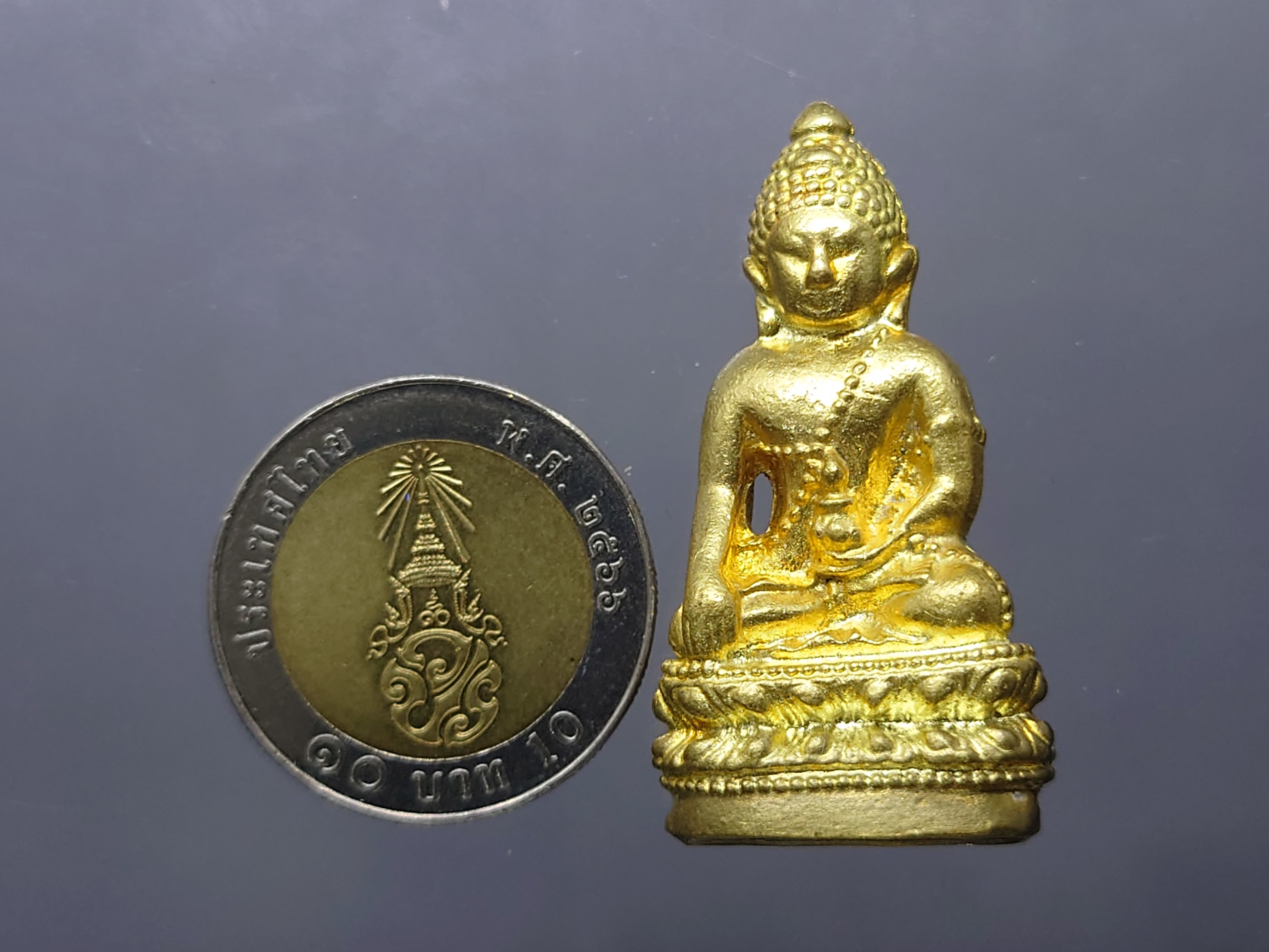 พระกริ่งจักรตรี สก.6 รอบ "พระกริ่ง ๗๒ พรรษาประชาภักดี" เนื้อทองเหลือง ปลุกเสก 16 พิธี พิมพ์ใหญ่ สภาผู้แทนราษฎรจัดสร้าง พ.ศ.2547 พร้อมตลับเดิม