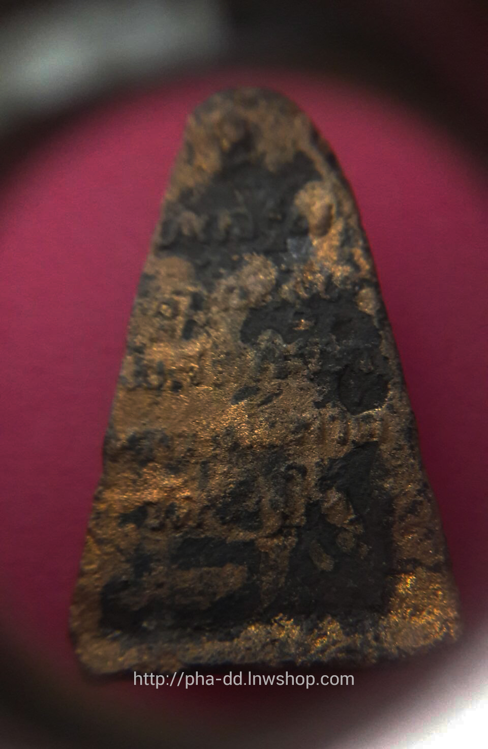 หลวงปู่ทวด วัดช้างให้ หลังเตารีด เนื้อผงน้ำมัน ผิวจัดๆ (พร้อมกรอบสแตนเลส)