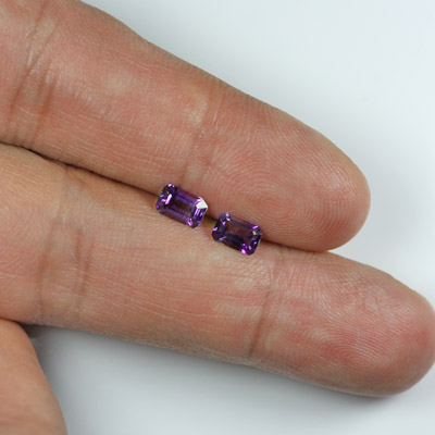 **ขายแล้ว**อเมทิสต์ (Amethyst) น้ำหนักรวม 0.81 กะรัต สีม่วง มาเป็นคู่