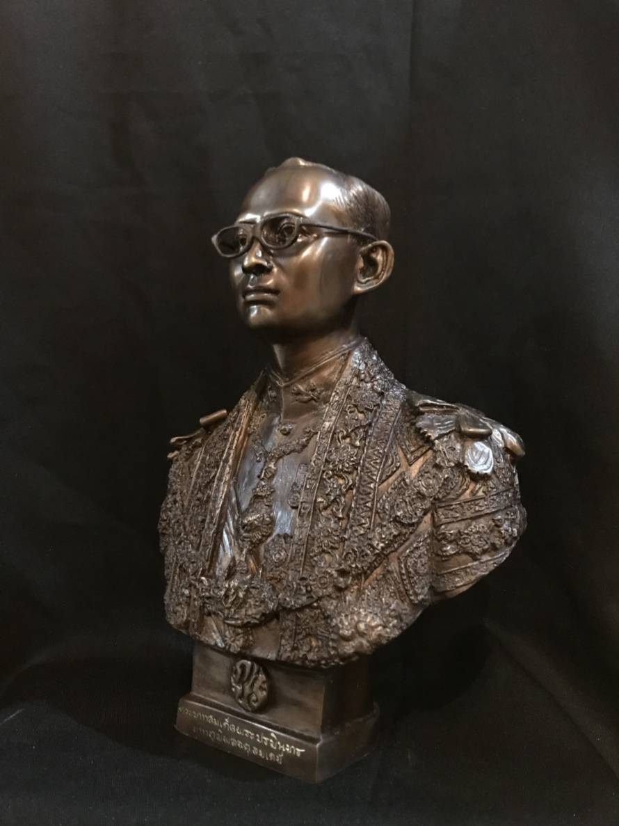 พระบรมรูปหล่อในหลวง รัชกาลที่ 9 รุ่น ฉลองสิริราชสมบัติ 60 ปี (เต็มยศ)