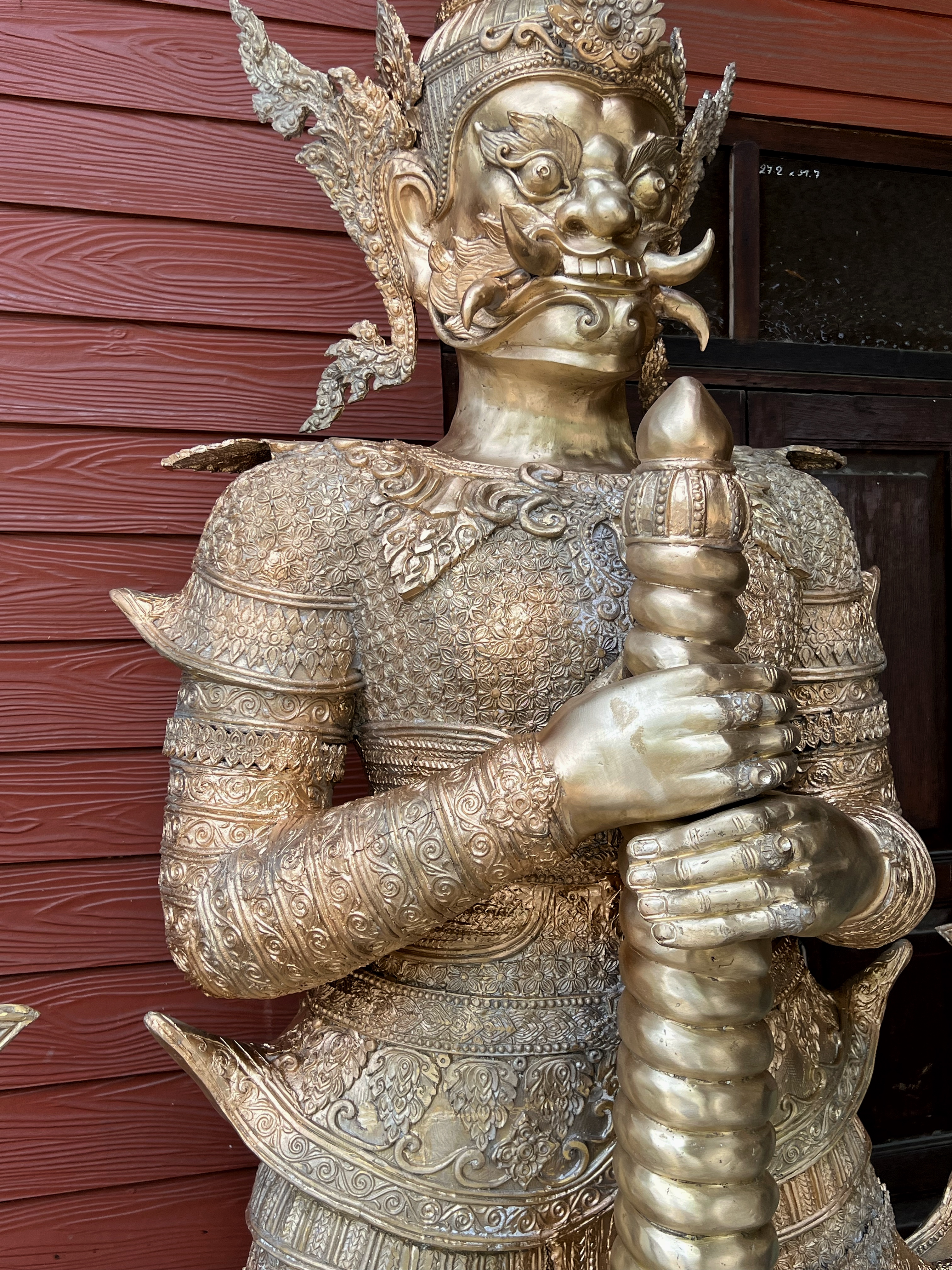 รูปหล่อ ท้าวเวสสุวรรณ ขนาดสูง 2.40 เมตร งานศิลปิน