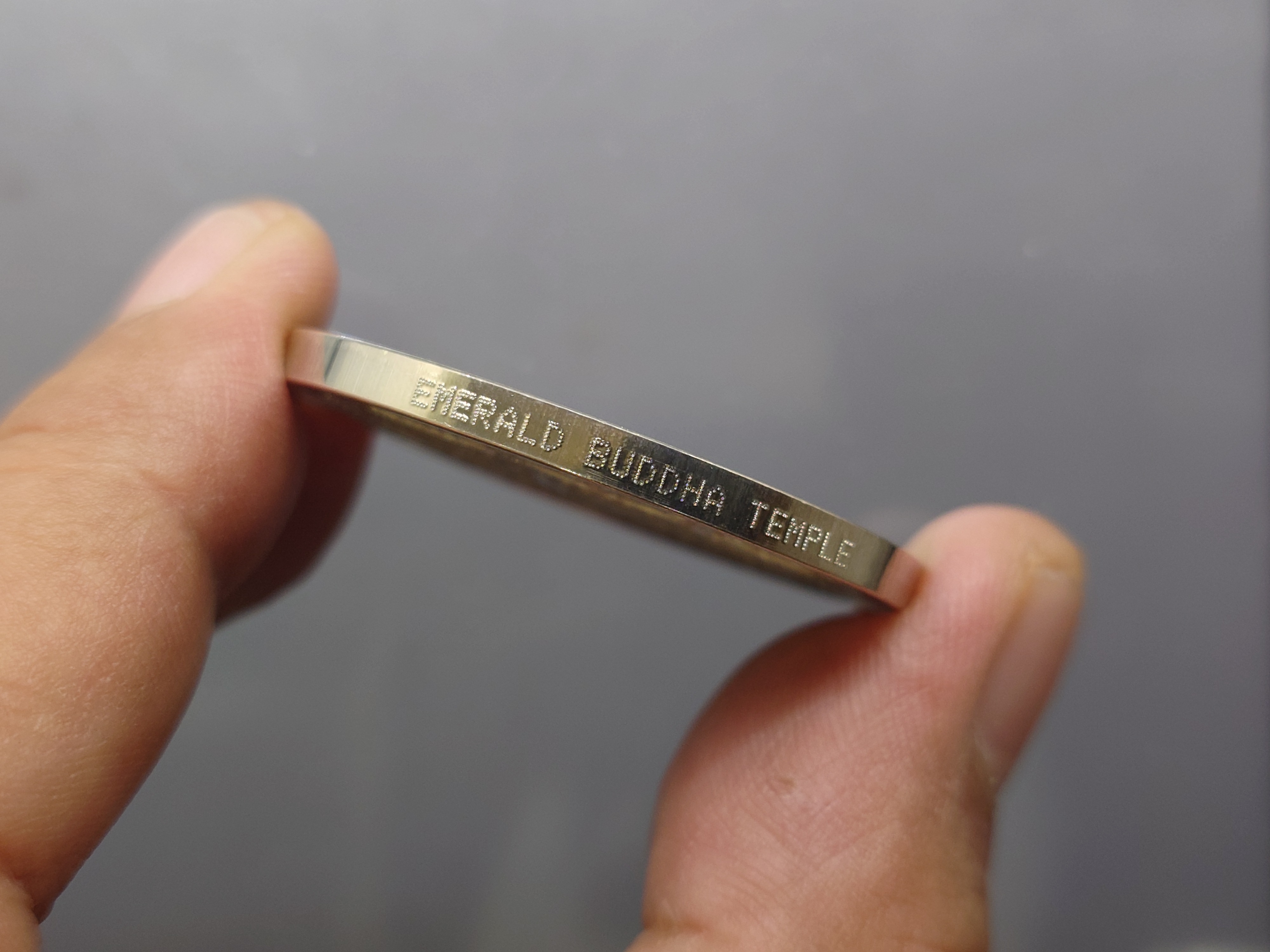 พระแก้วมรกตเครื่องทรง 3 ฤดู พระจอมเกล้าๆ เนื้อเงินขัดเงา ขนาด 4 ซ.ม.ปี2538 พร้อมกล่องเดิม