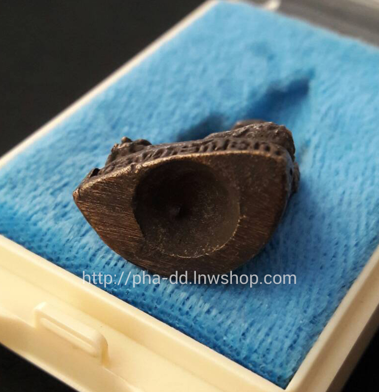 รูปหล่อพุทธชนะมาร ที่ระลึกงานพระราชทานเพลิง นายสมัคร สุนทรเวช เนื้อโลหะ ปี 51 (กล่องเดิม)