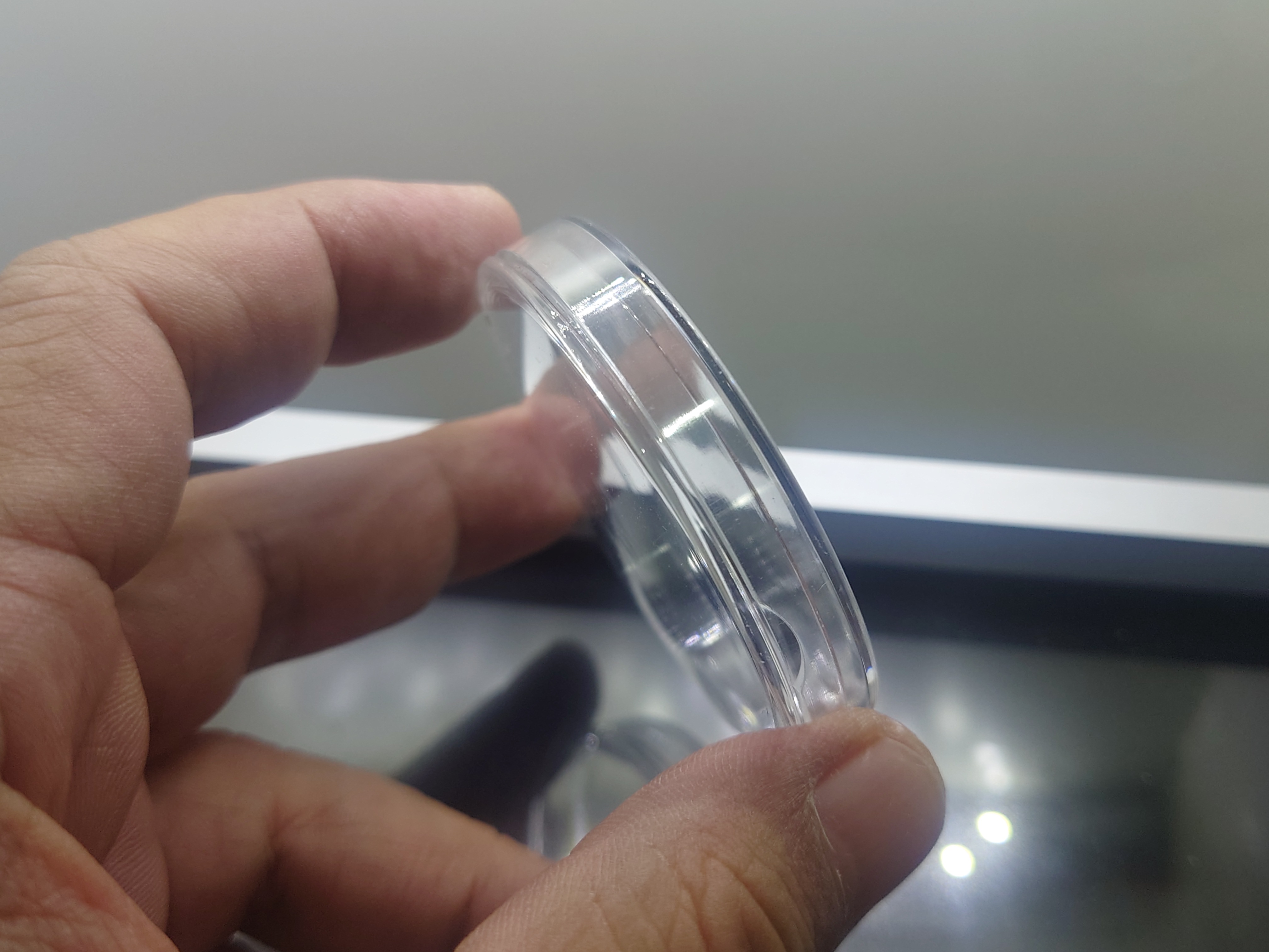 ตลับใส่เหรียญ ขนาด 5 เซ็น เนื้ออะคริลิค อย่างดี